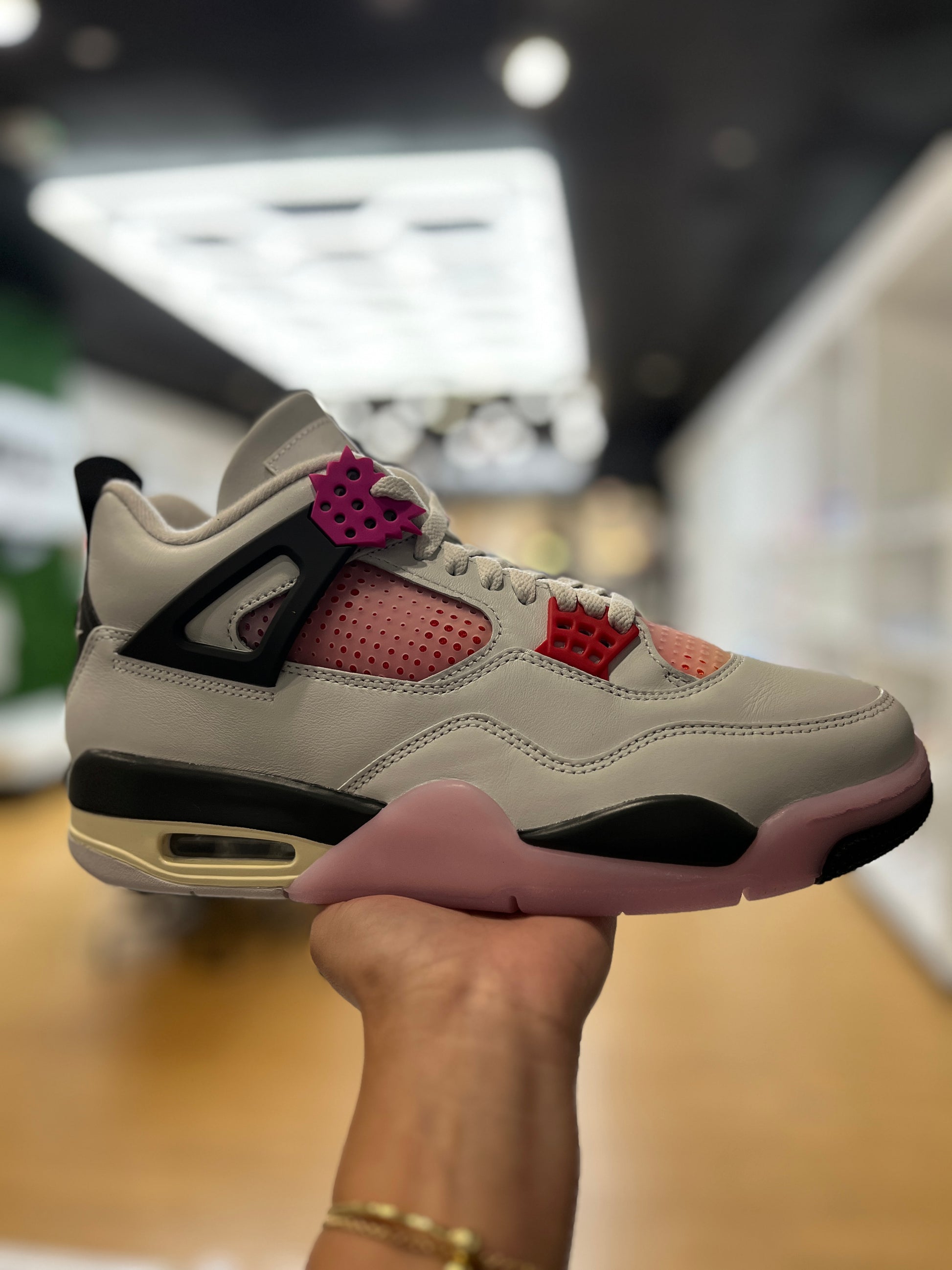 Jordan 4 Retro Comic PRE-OWNED