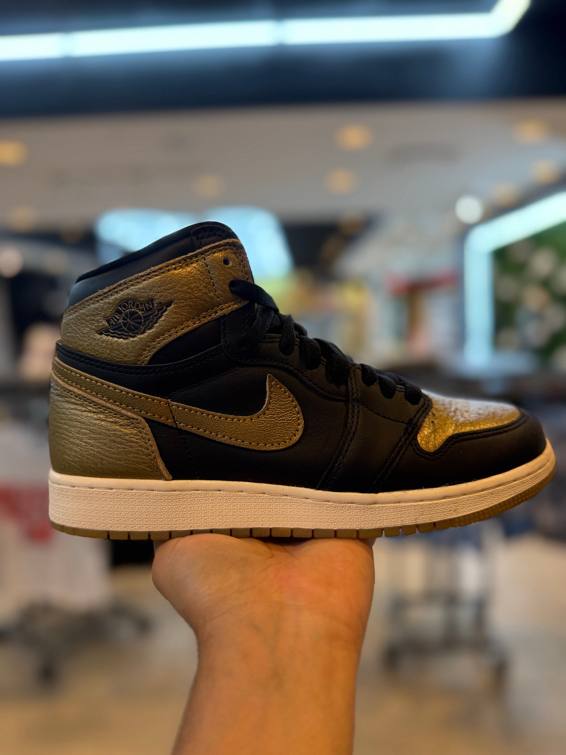Jordan 1 Retro High OG Black Metallic Gold (GS) PRE-OWNED