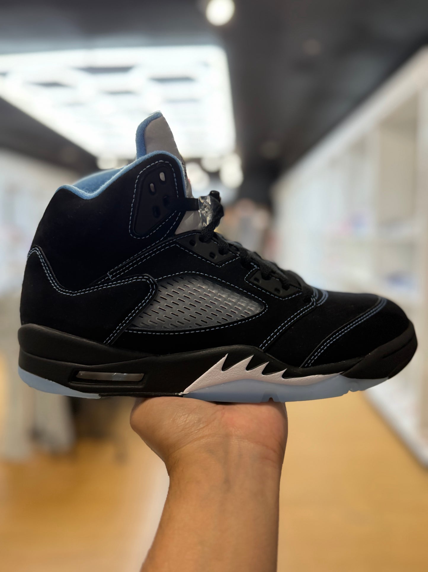 Jordan 5 Retro Black University Blue (2026) PRE-OWNED