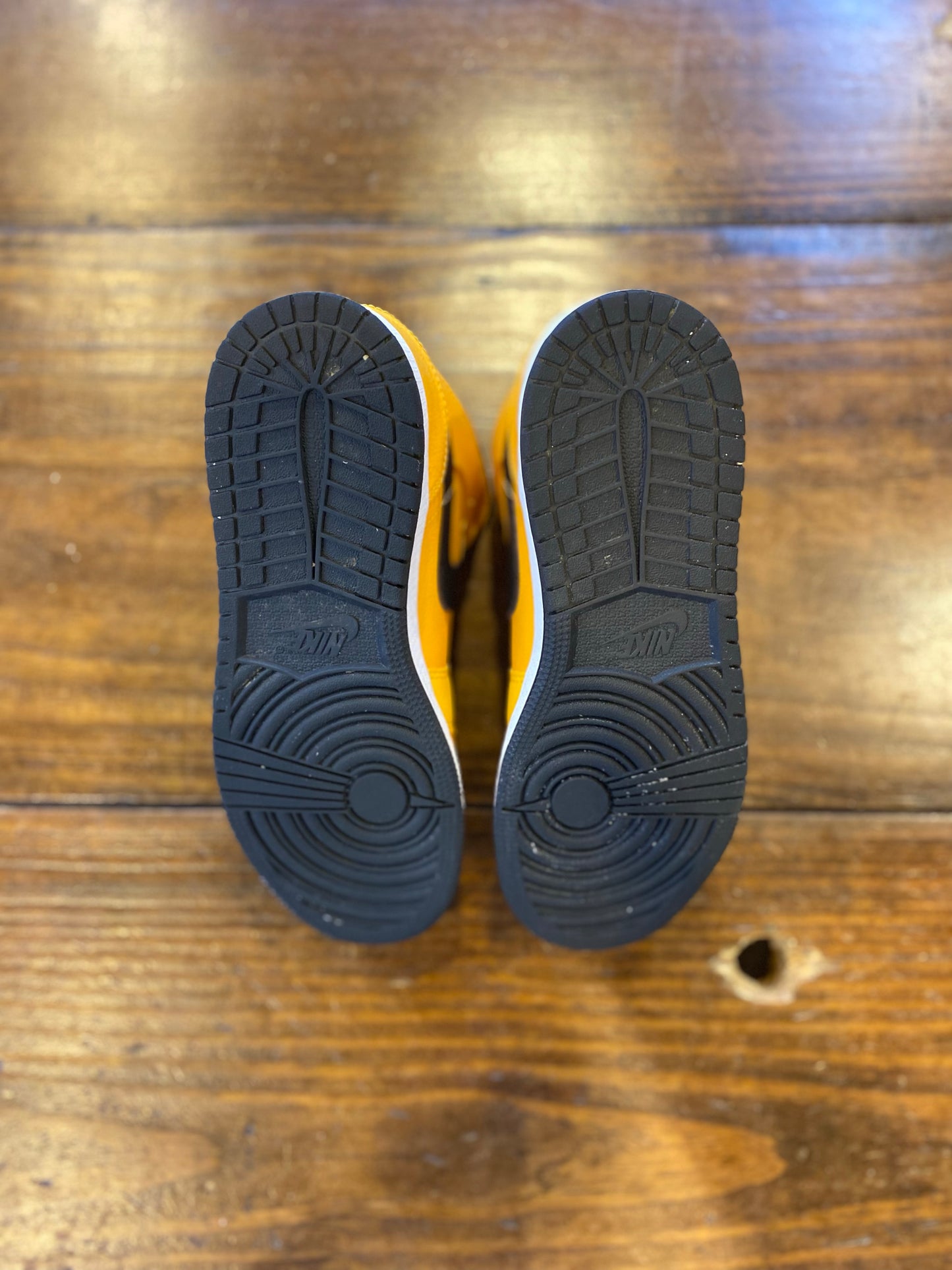 Jordan 1 Mid University Gold Black (GS) PRE-OWNED