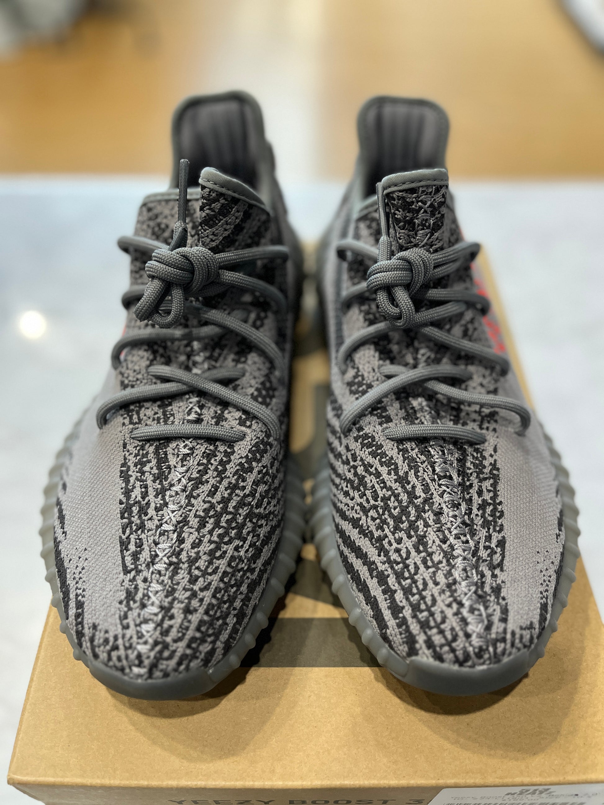 adidas Yeezy Boost 350 V2 Beluga 2.0 PRE-OWNED