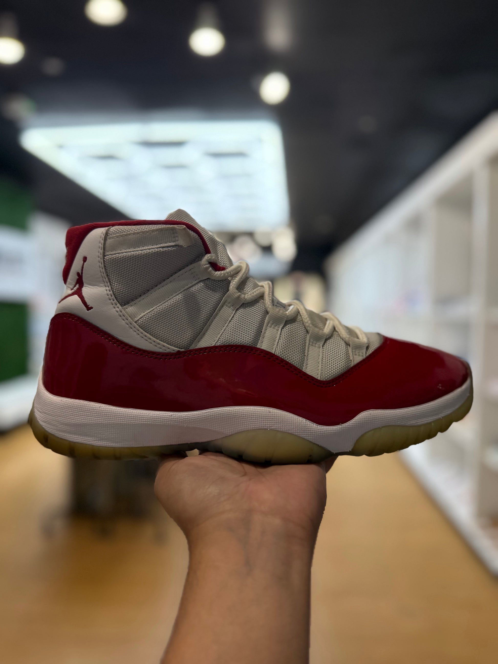 Jordan 11 Retro Cherry (2022) PRE-OWNED