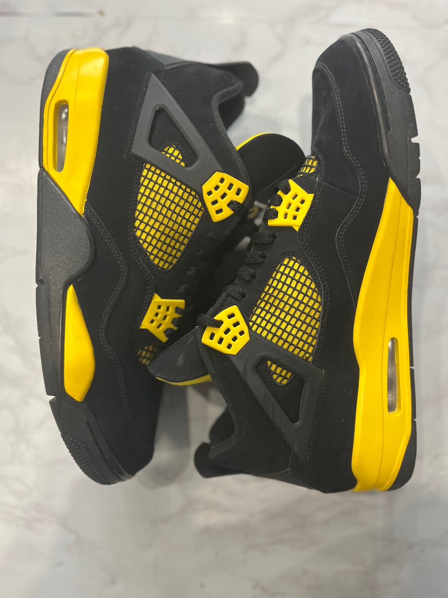 Jordan 4 Retro Thunder (2023) PRE-OWNED