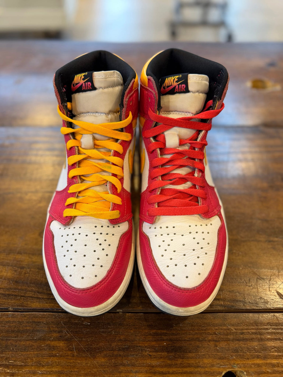 Jordan 1 Retro High OG Light Fusion Red PRE-OWNED