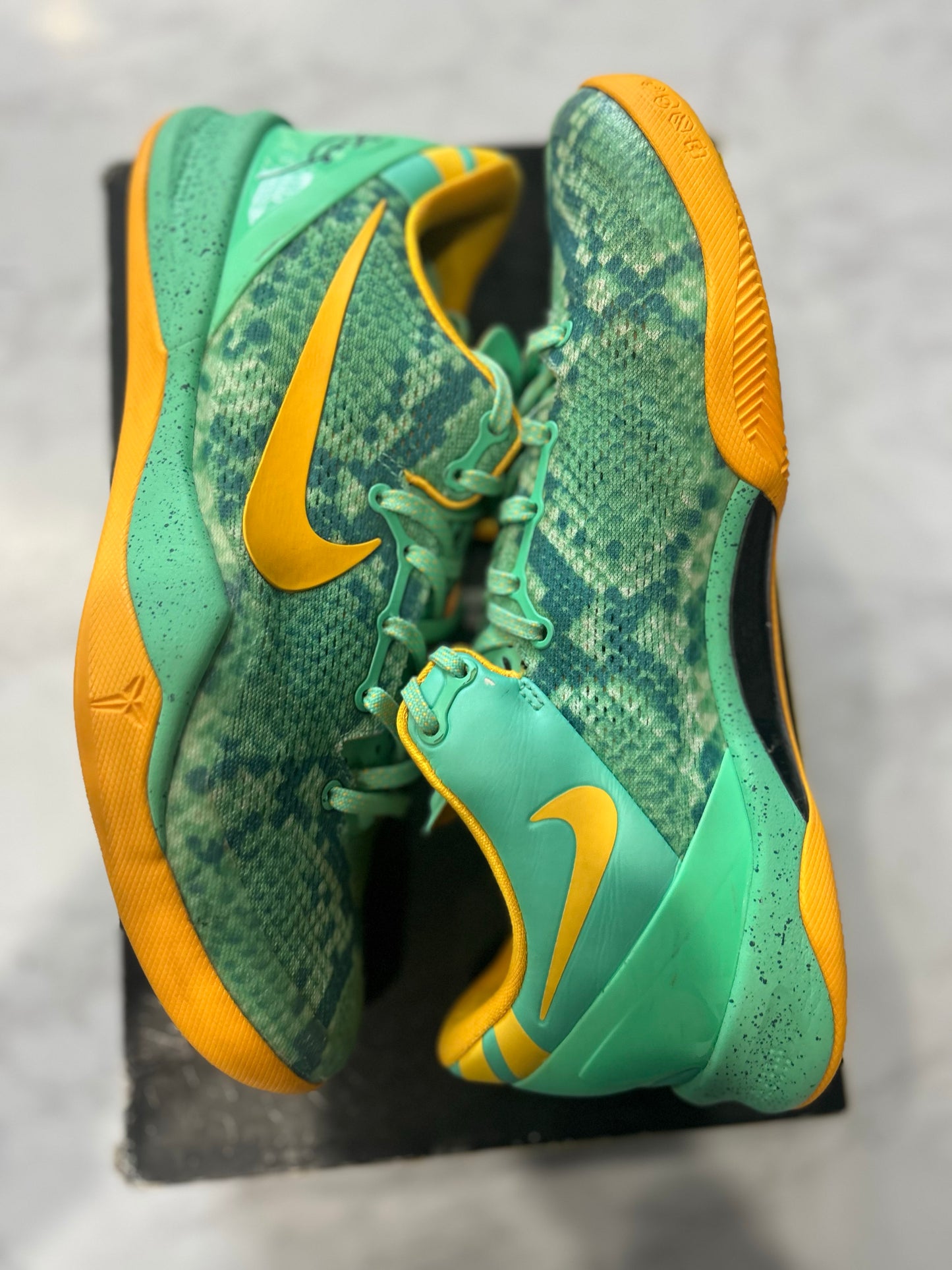 Nike Kobe 8 System Green Glow Laser Orange PRE-OWNED