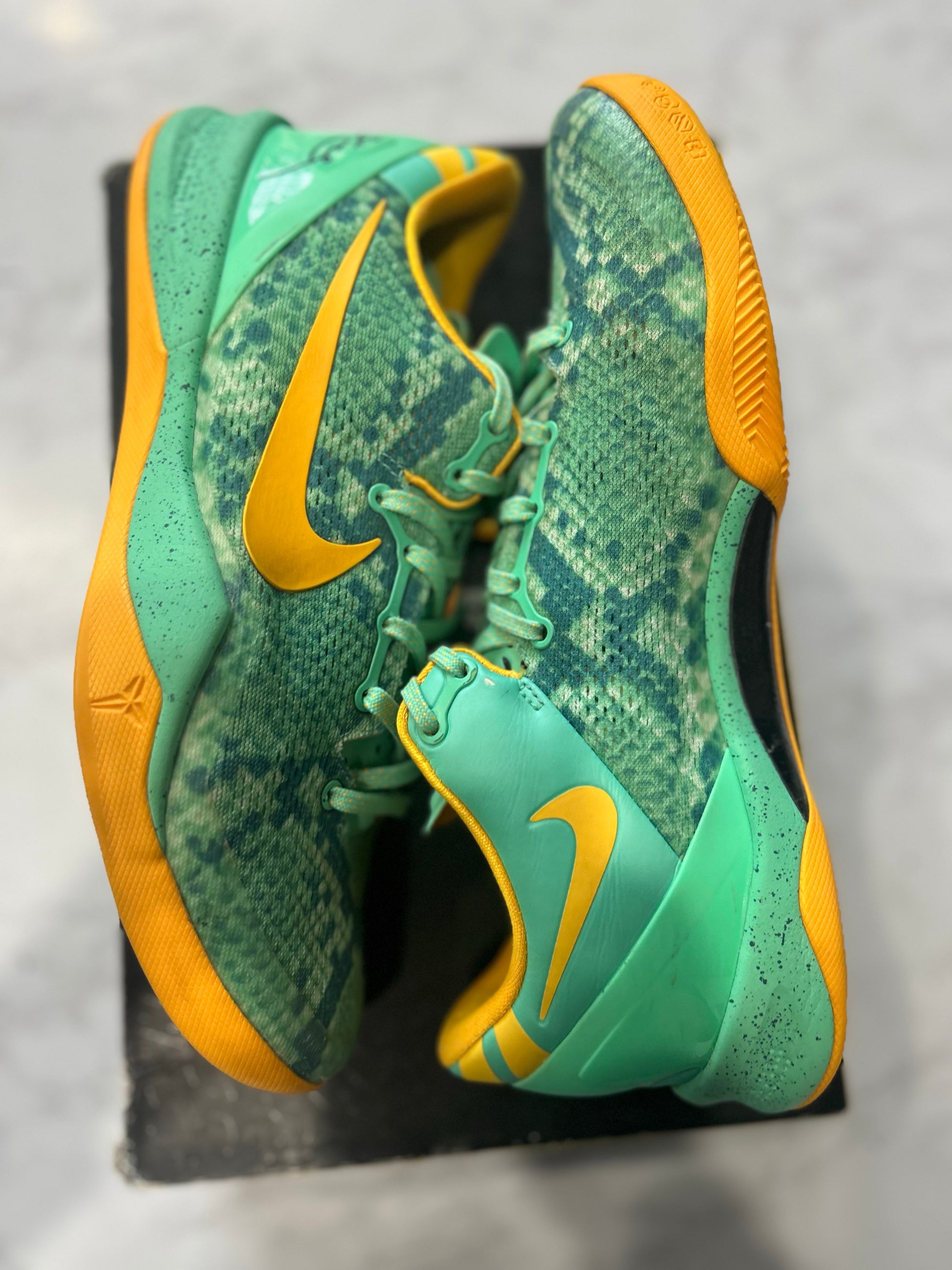 Nike Kobe 8 System Green Glow Laser Orange PRE-OWNED