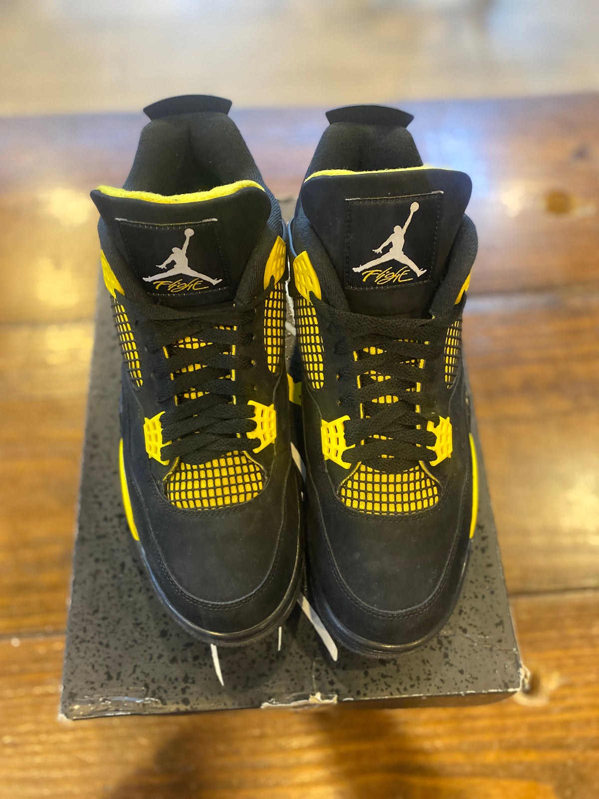 Jordan 4 Retro Thunder (2023) PRE-OWNED
