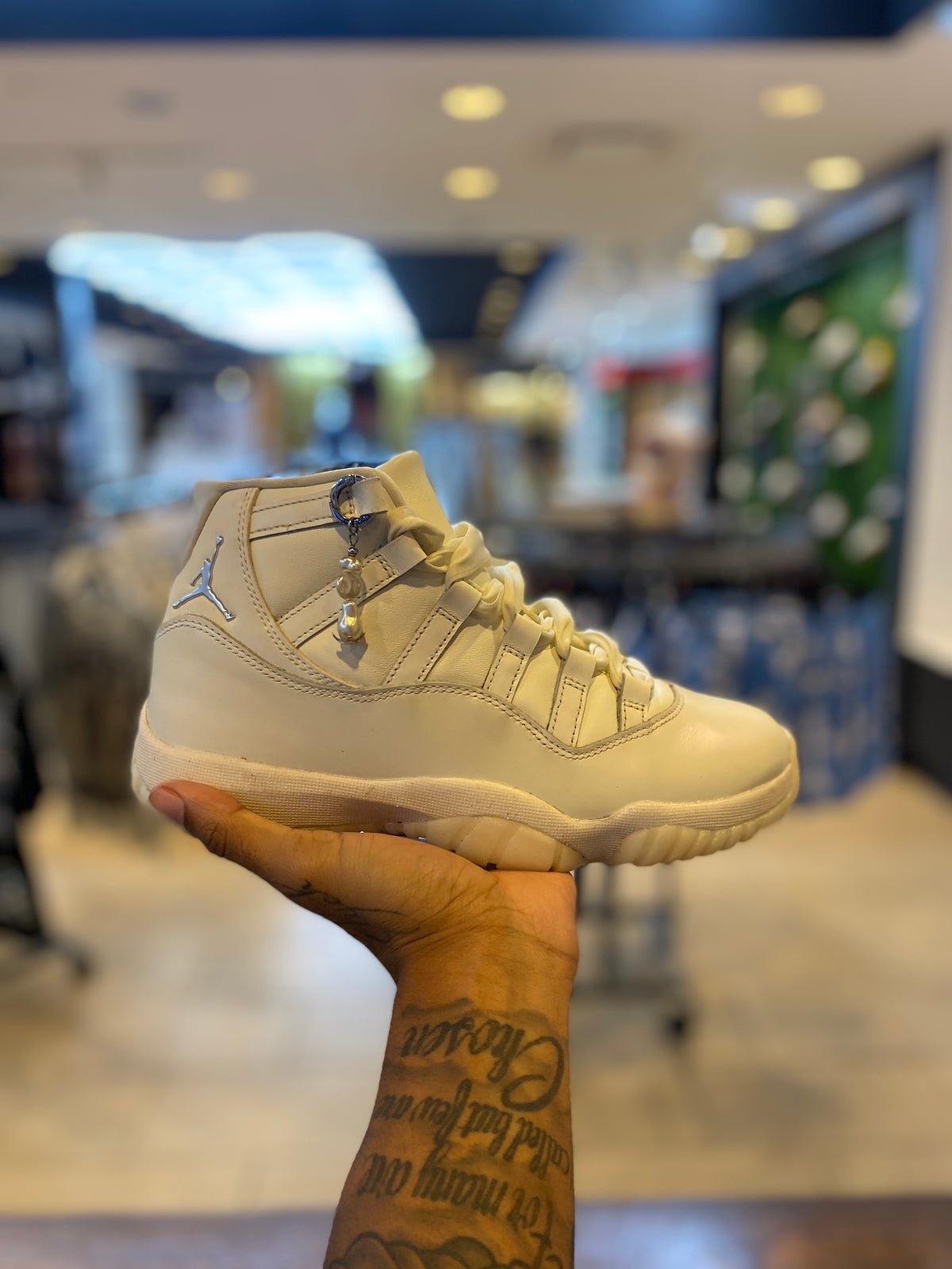 Jordan 11 Retro Pearl (Women's) PRE-OWNED