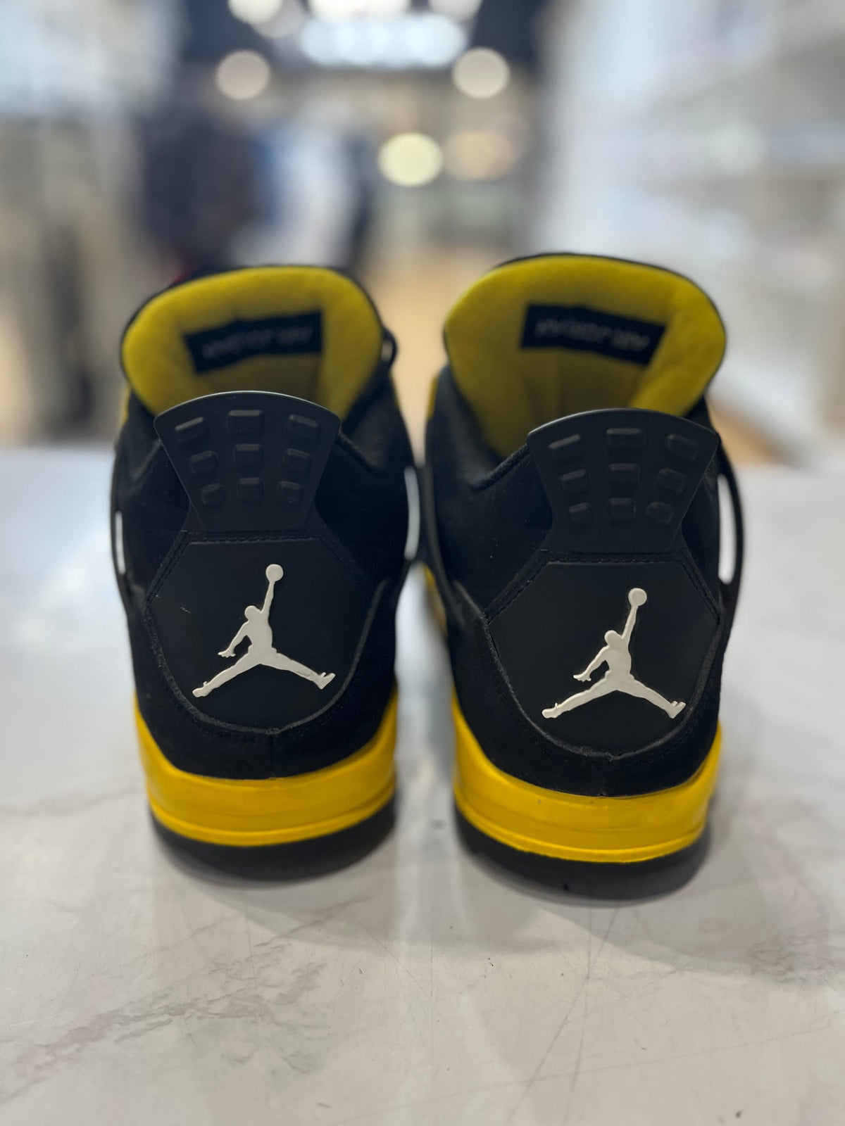 Jordan 4 Retro Thunder (2023) PRE-OWNED