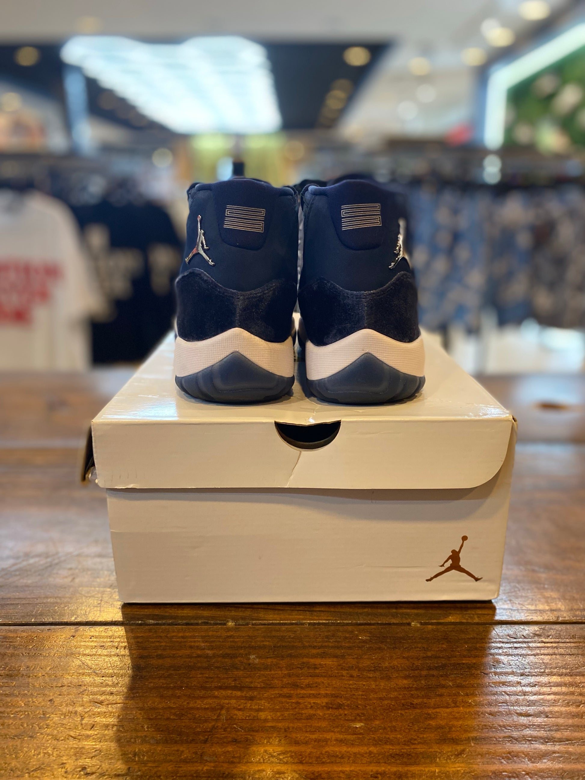 Jordan 11 Retro Midnight Navy (Women's) PRE-OWNED