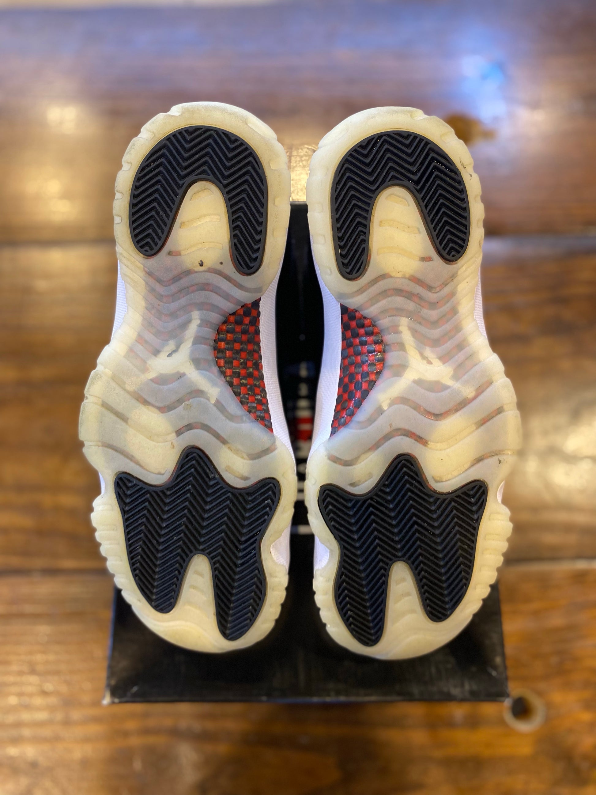 Jordan 11 Retro Low 72-10 PRE-OWNED