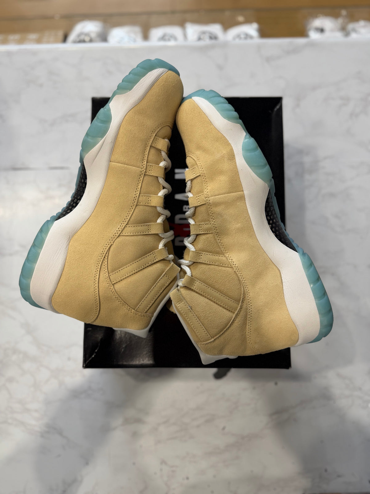 Jordan 11 Retro H-Town PRE-OWNED