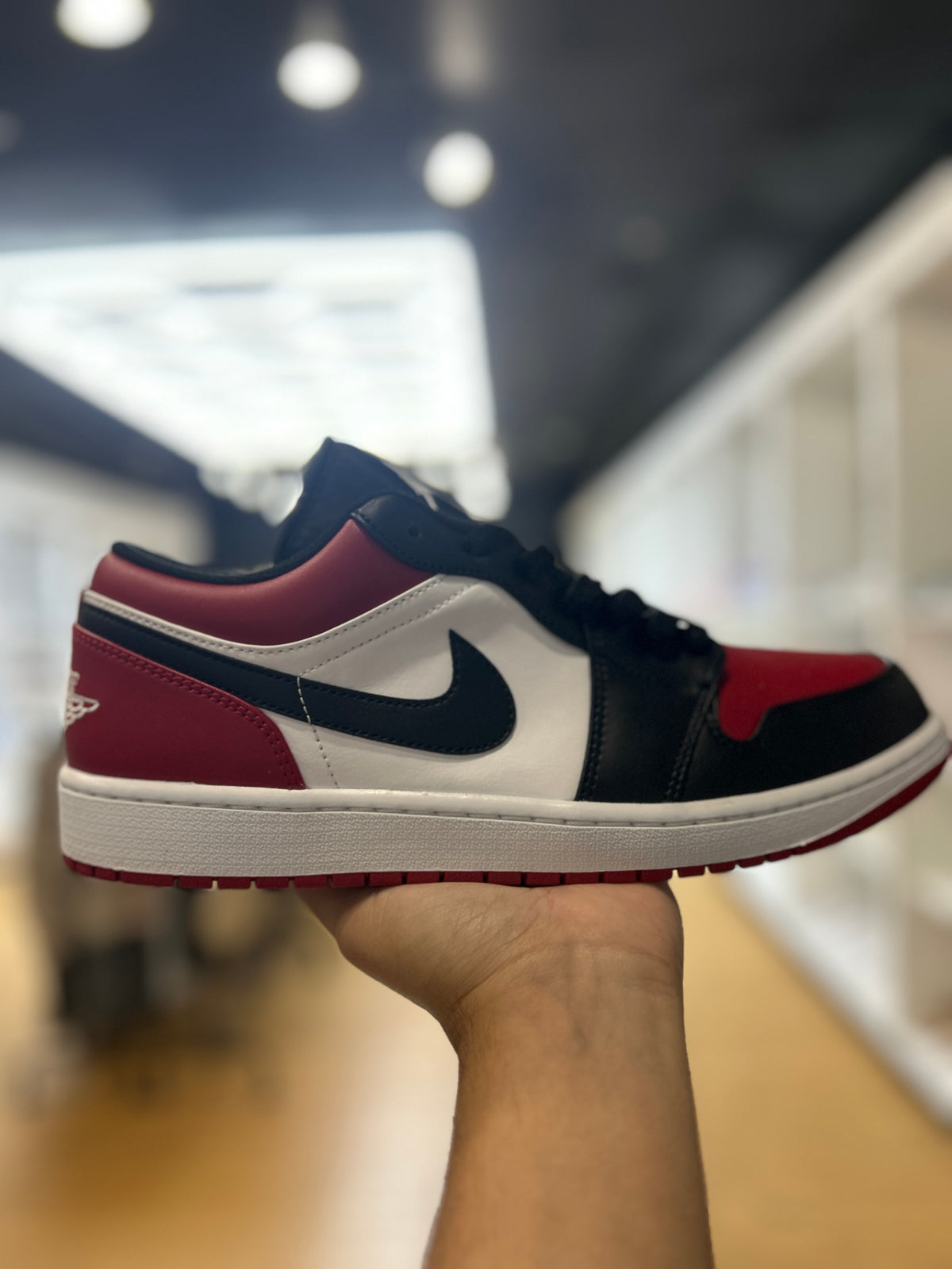 Jordan 1 Low Bred Toe PRE-OWNED
