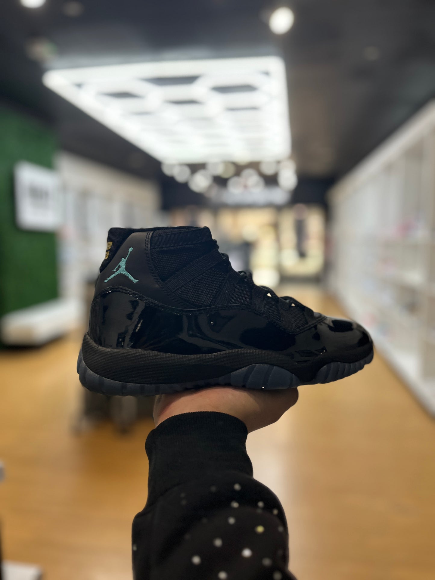 Jordan 11 Retro Gamma Blue (2025) PRE-OWNED