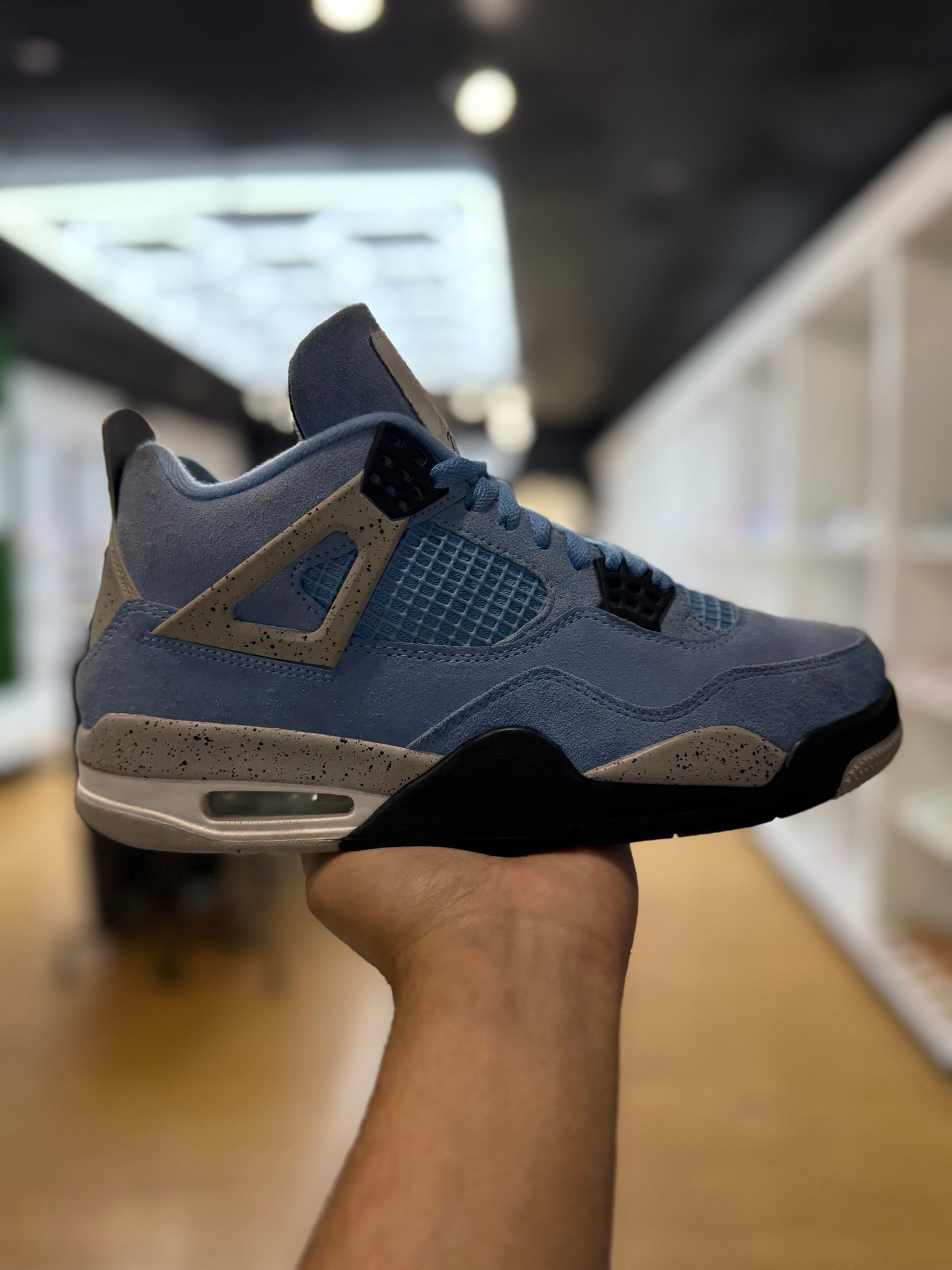 Jordan 4 Retro University Blue PRE-OWNED