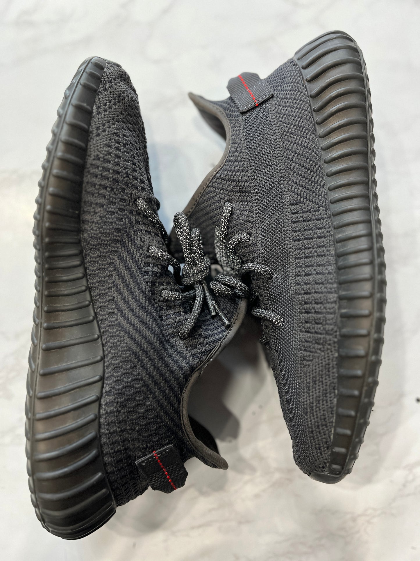 adidas Yeezy Boost 350 V2 PRE-OWNEDBlack (Non-Reflective) PRE-OWNED