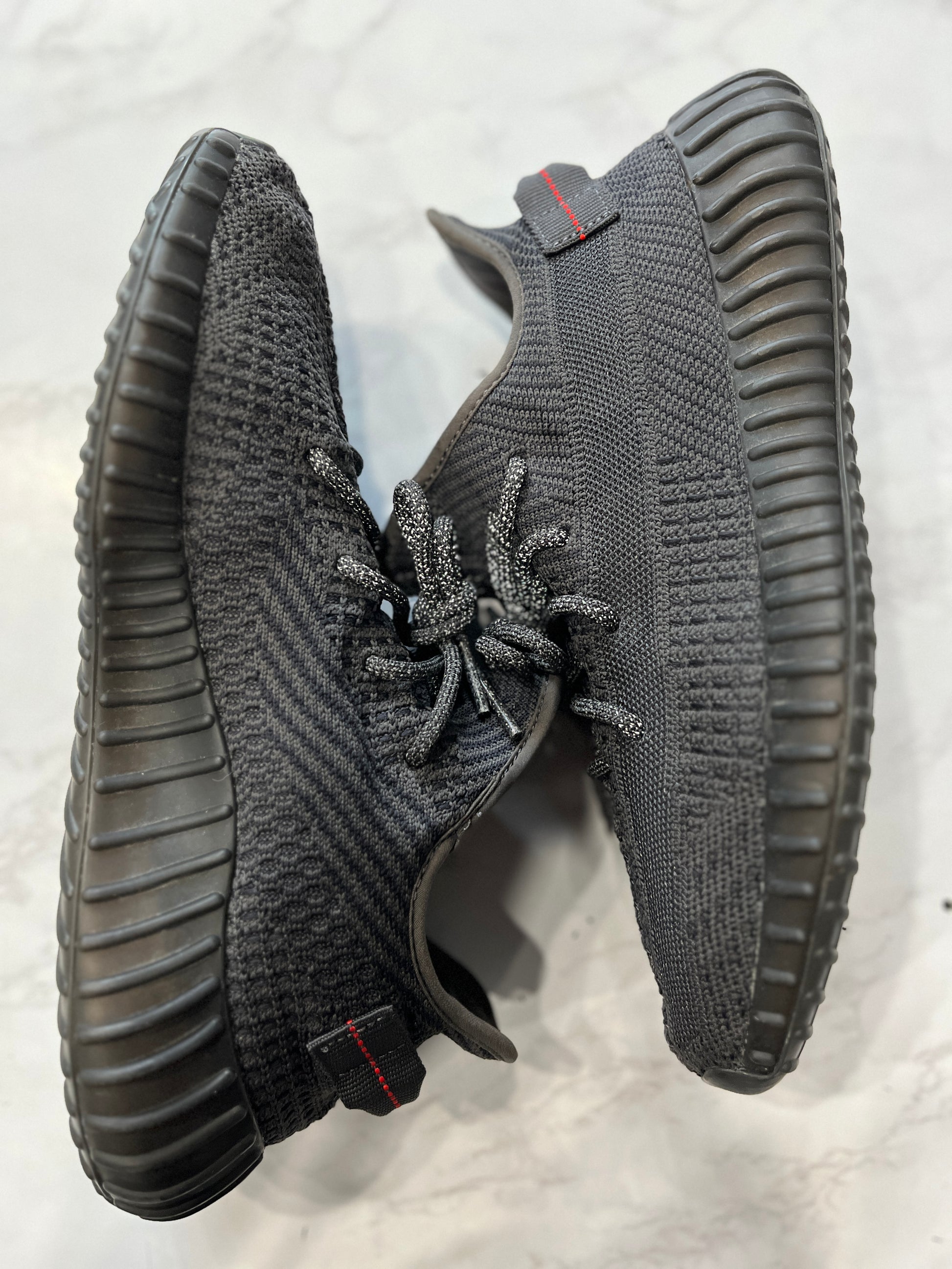 adidas Yeezy Boost 350 V2 PRE-OWNEDBlack (Non-Reflective) PRE-OWNED
