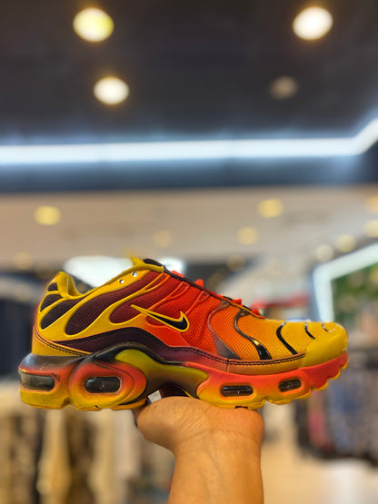 Nike Air Max Plus Fade Chrome Yellow Bright Crimson (GS) PRE-OWNED