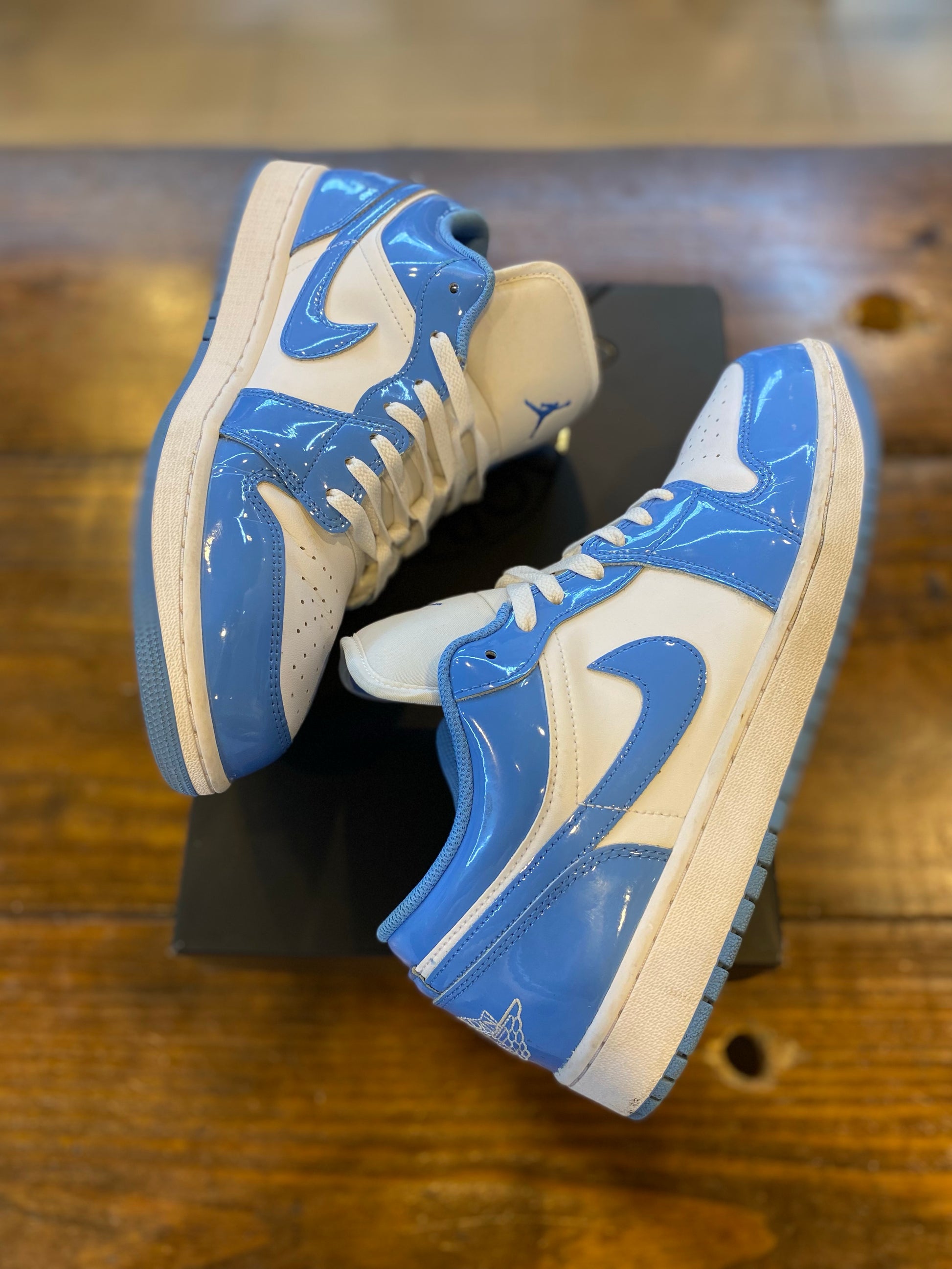 Jordan 1 Low SE White Legend Blue PRE-OWNED