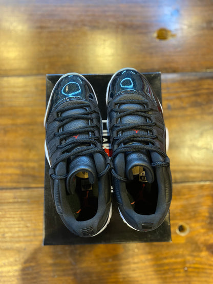 Jordan 11 Retro Low 72-10 PRE-OWNED