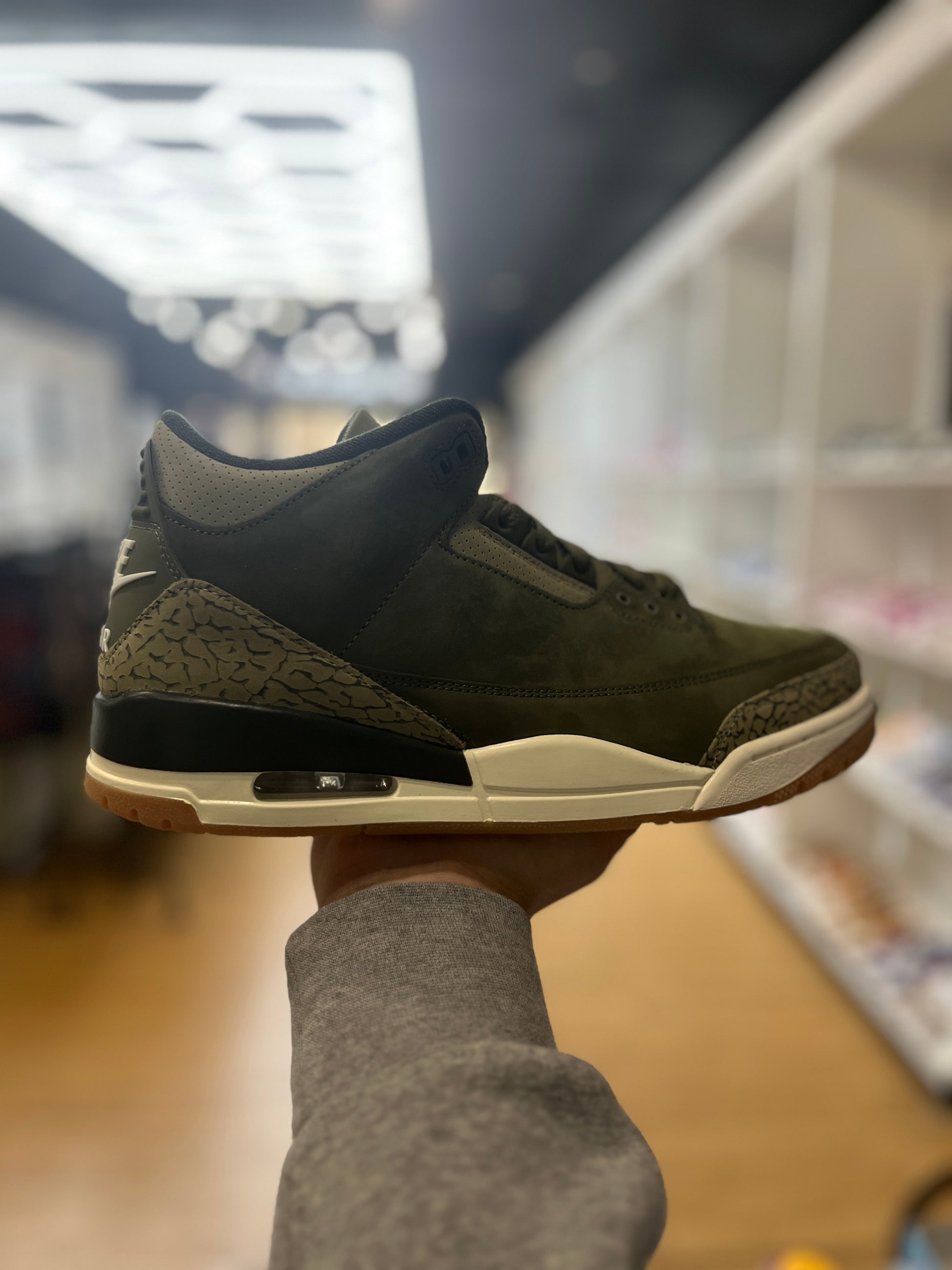 Jordan 3 Retro Family Affair PRE-OWNED