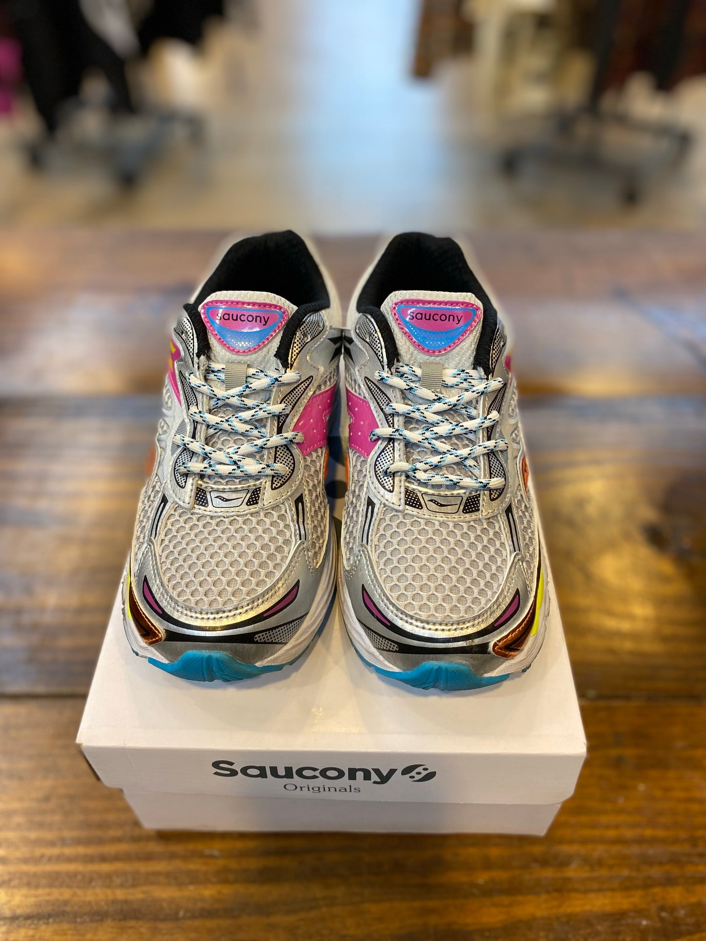 Saucony ProGrid Omni 9 PRE-OWNED