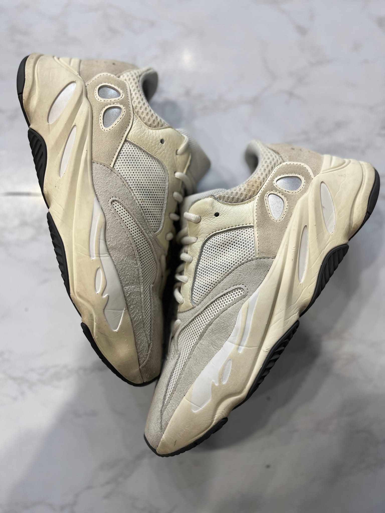 adidas Yeezy Boost 700 Analog PRE-OWNED