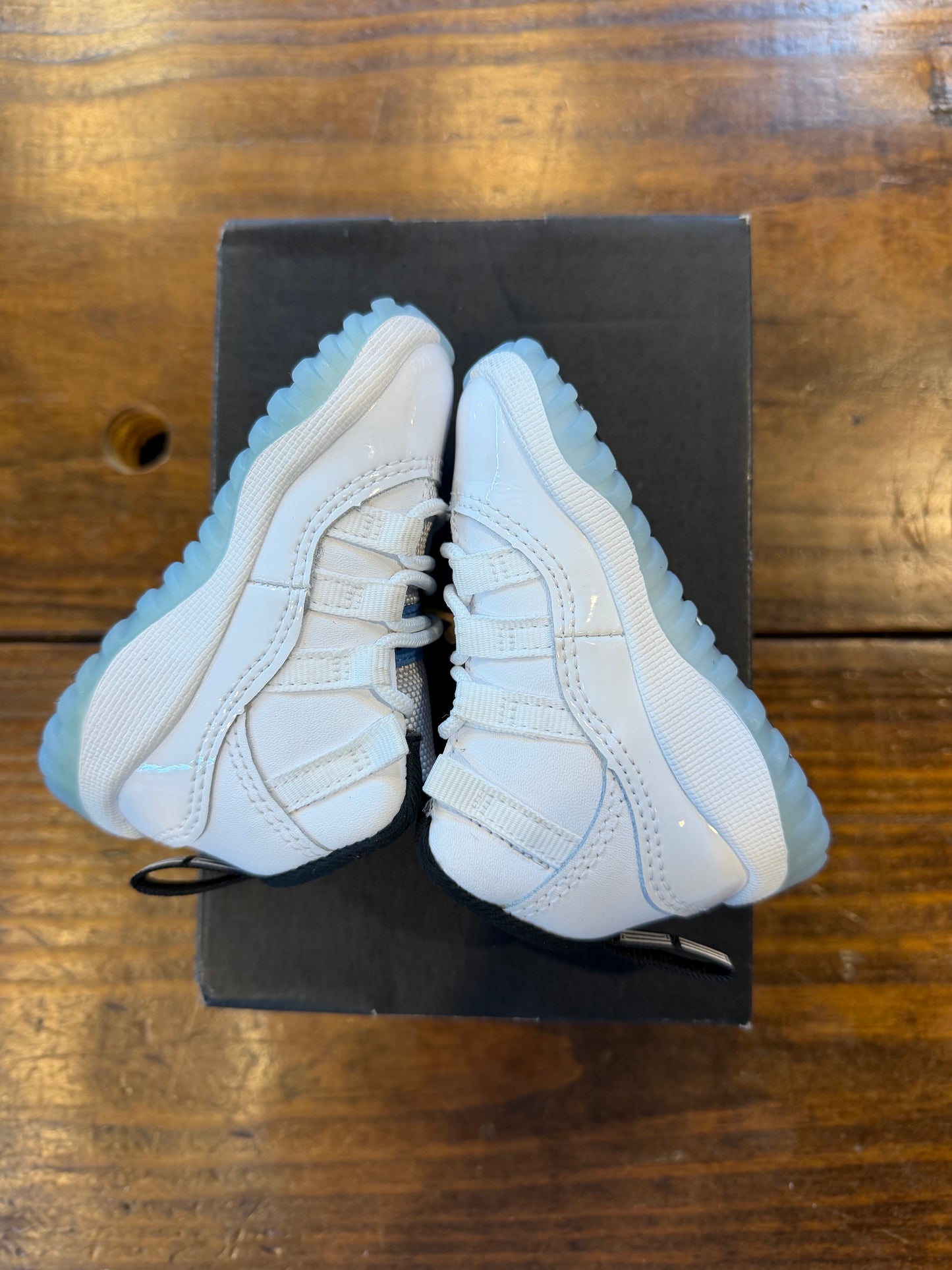 Jordan 11 Retro Legend Blue (2024) (TD) PRE-OWNED