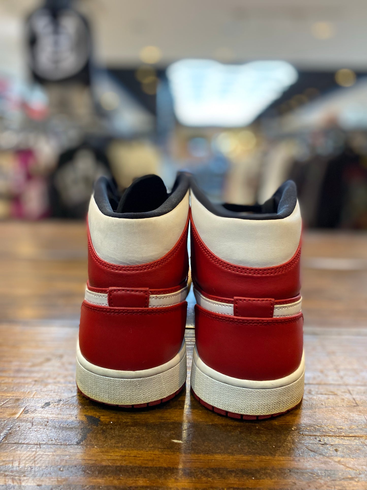 Jordan 1 Mid Chicago PRE-OWNED