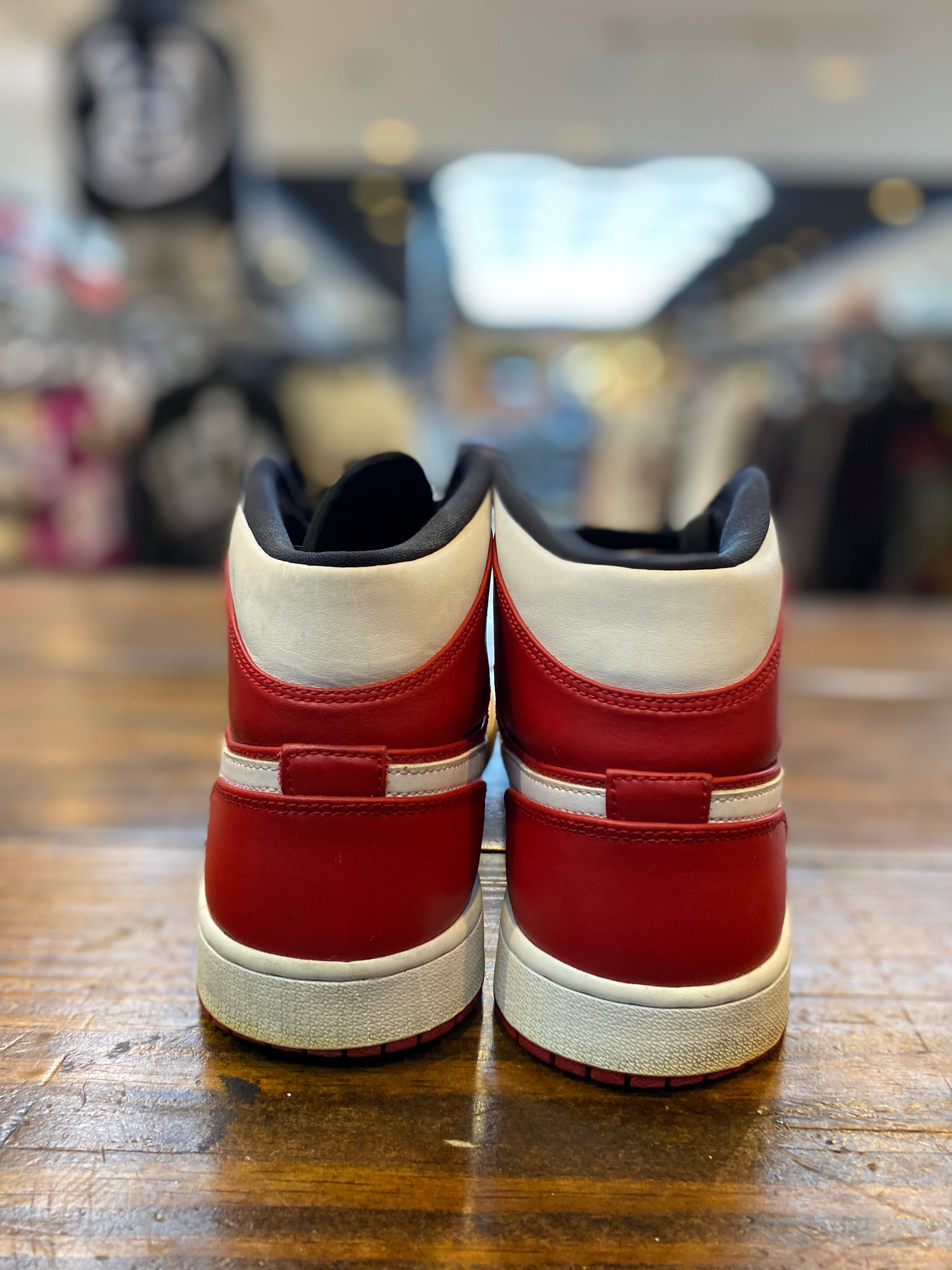 Jordan 1 Mid Chicago PRE-OWNED