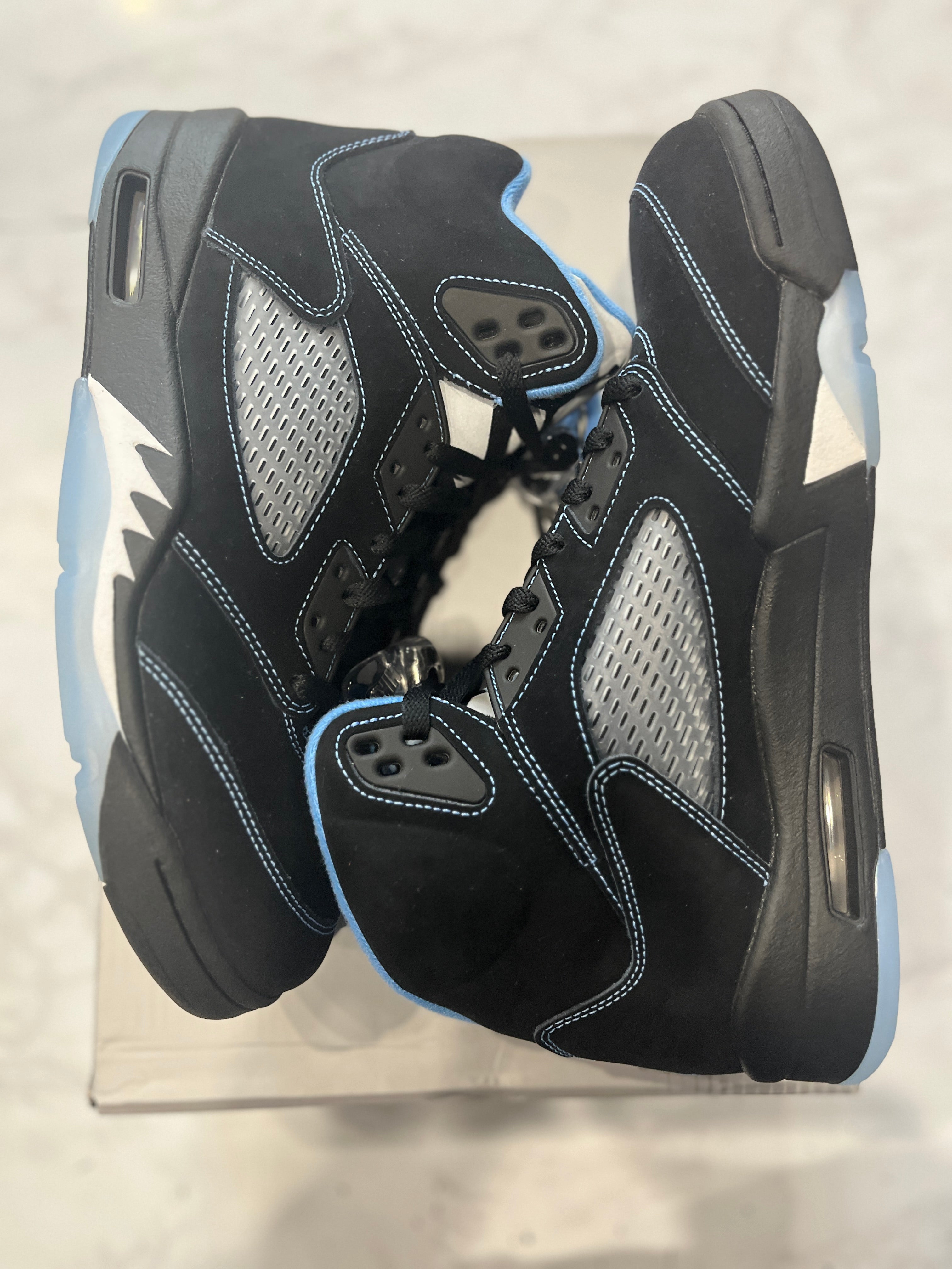 Jordan 5 Retro Black University Blue (2026) PRE-OWNED