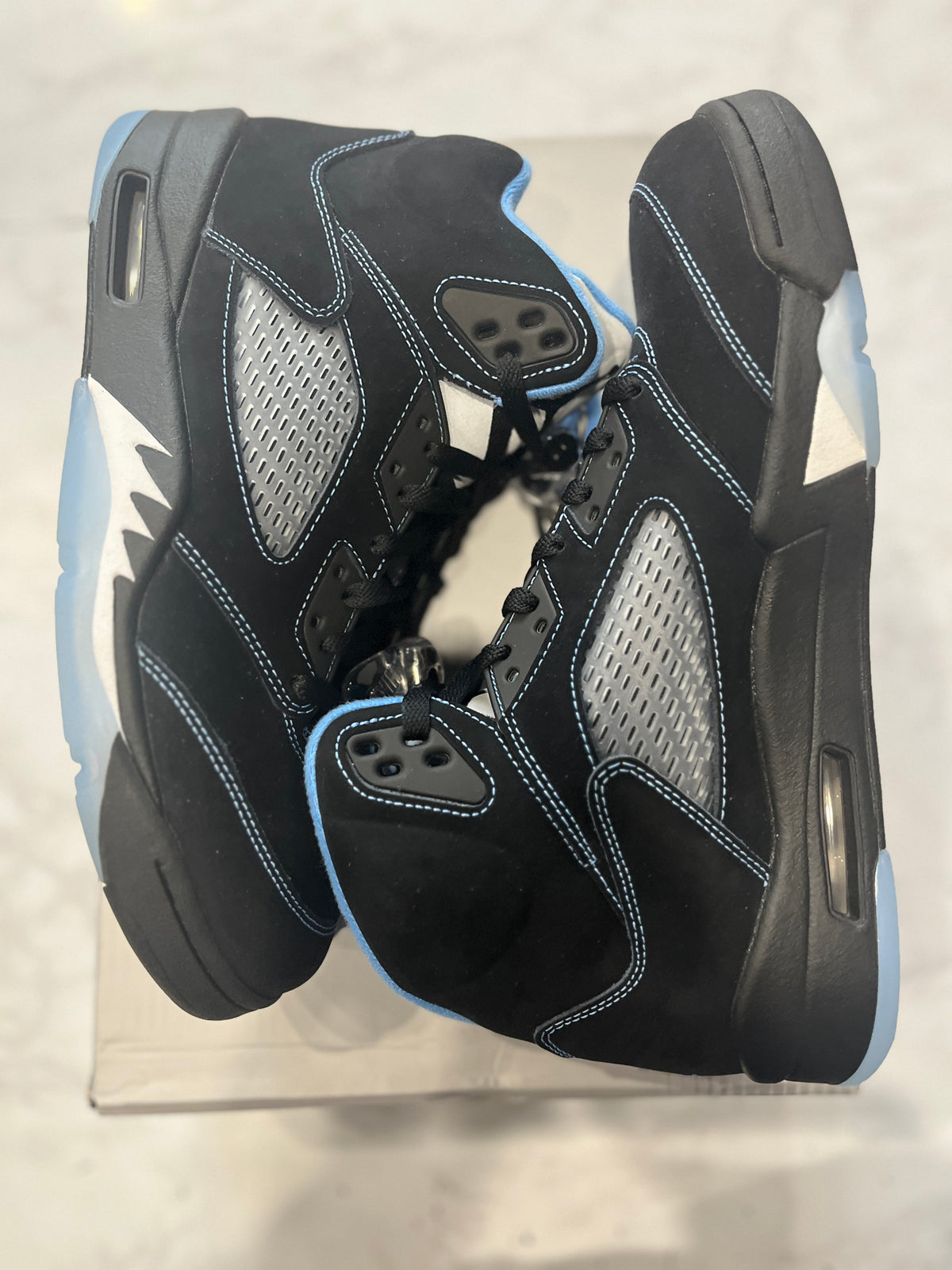Jordan 5 Retro Black University Blue (2026) PRE-OWNED