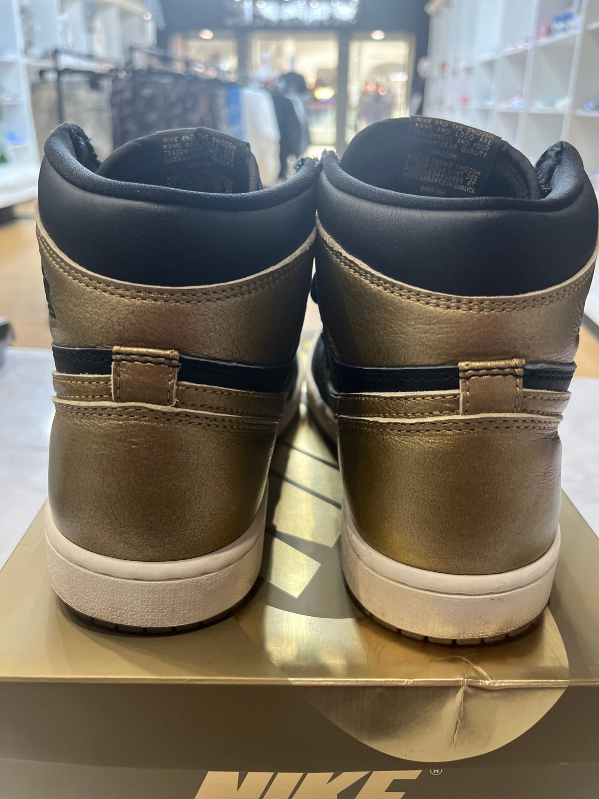 Jordan 1 Retro High OG Black Metallic Gold PRE-OWNED