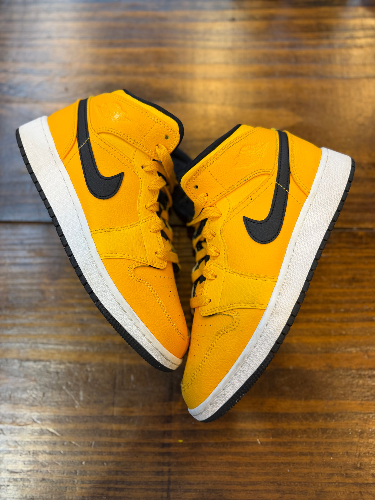 Jordan 1 Mid University Gold Black (GS) PRE-OWNED