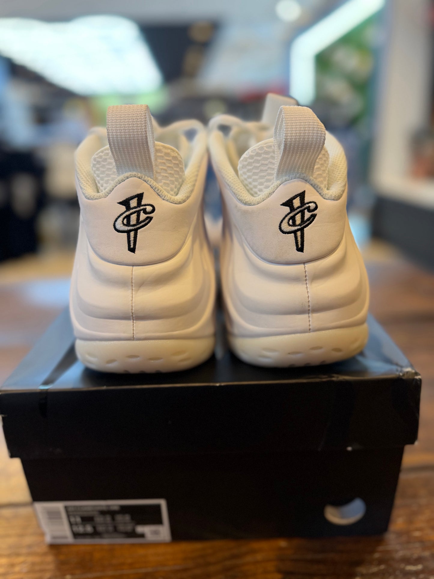 Nike Air Foamposite One Triple White PRE-OWNED