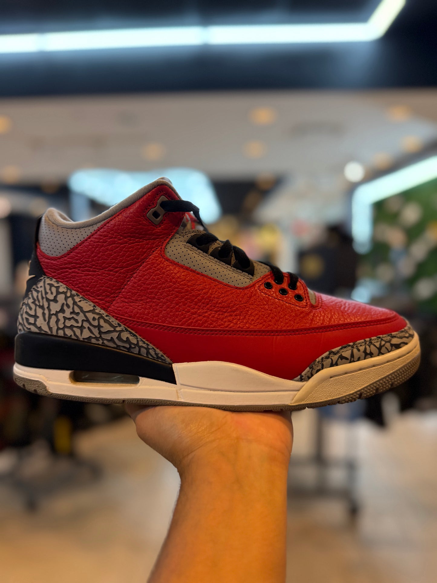 Jordan 3 Retro SE Unite PRE-OWNED