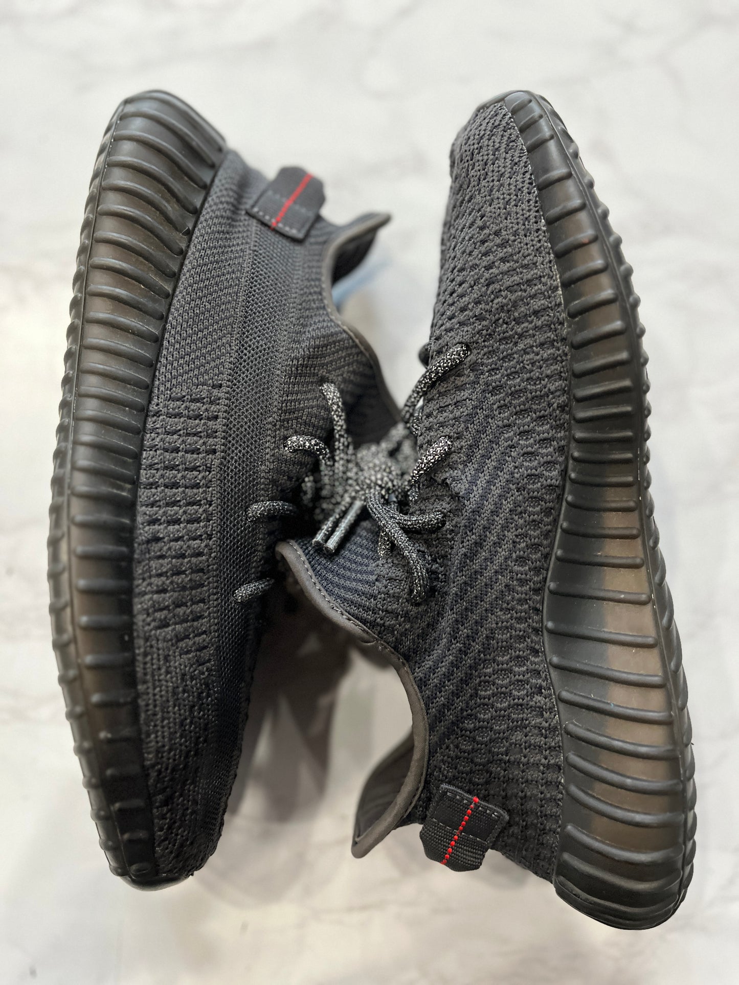 adidas Yeezy Boost 350 V2 PRE-OWNEDBlack (Non-Reflective) PRE-OWNED