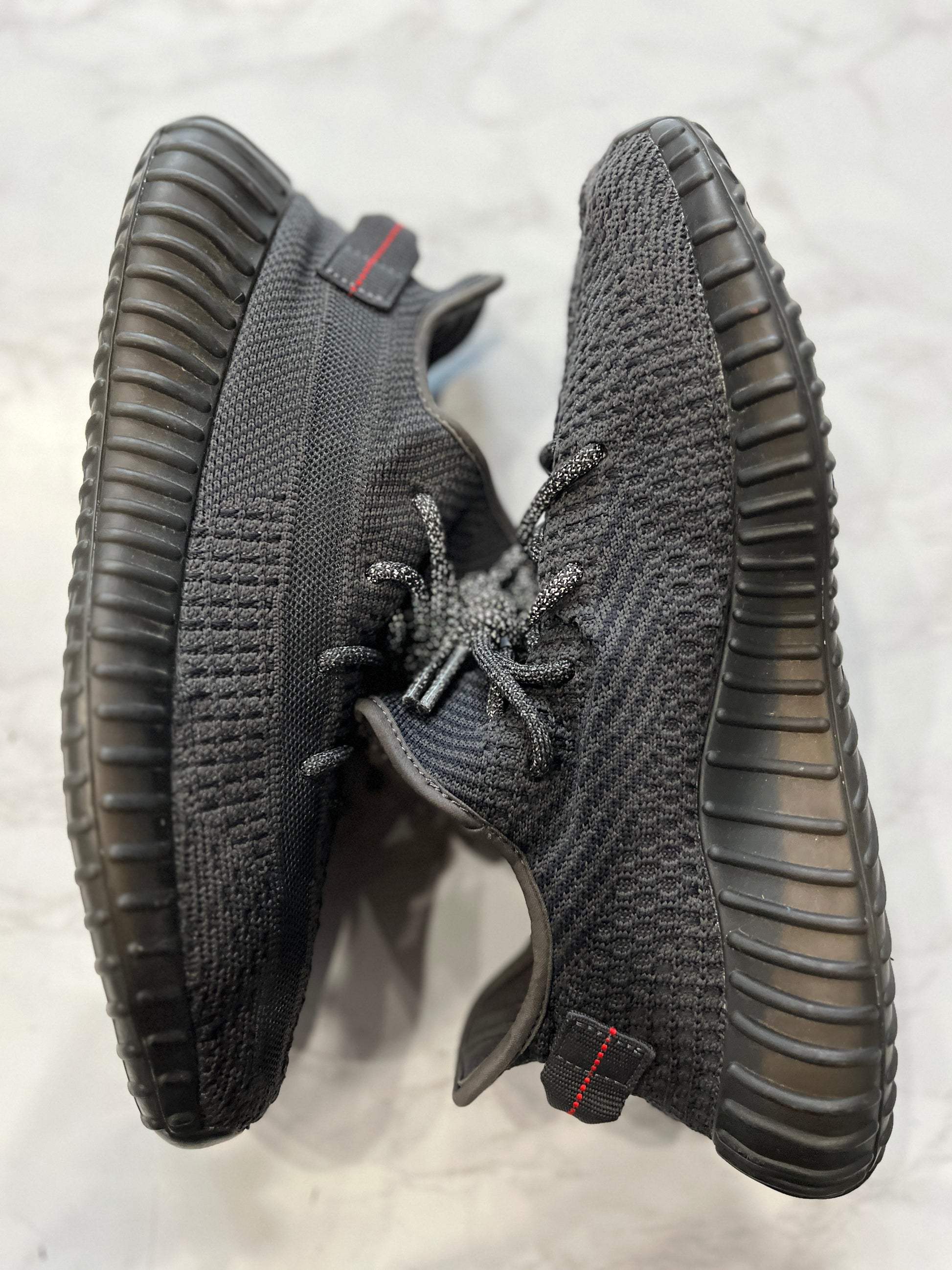 adidas Yeezy Boost 350 V2 PRE-OWNEDBlack (Non-Reflective) PRE-OWNED