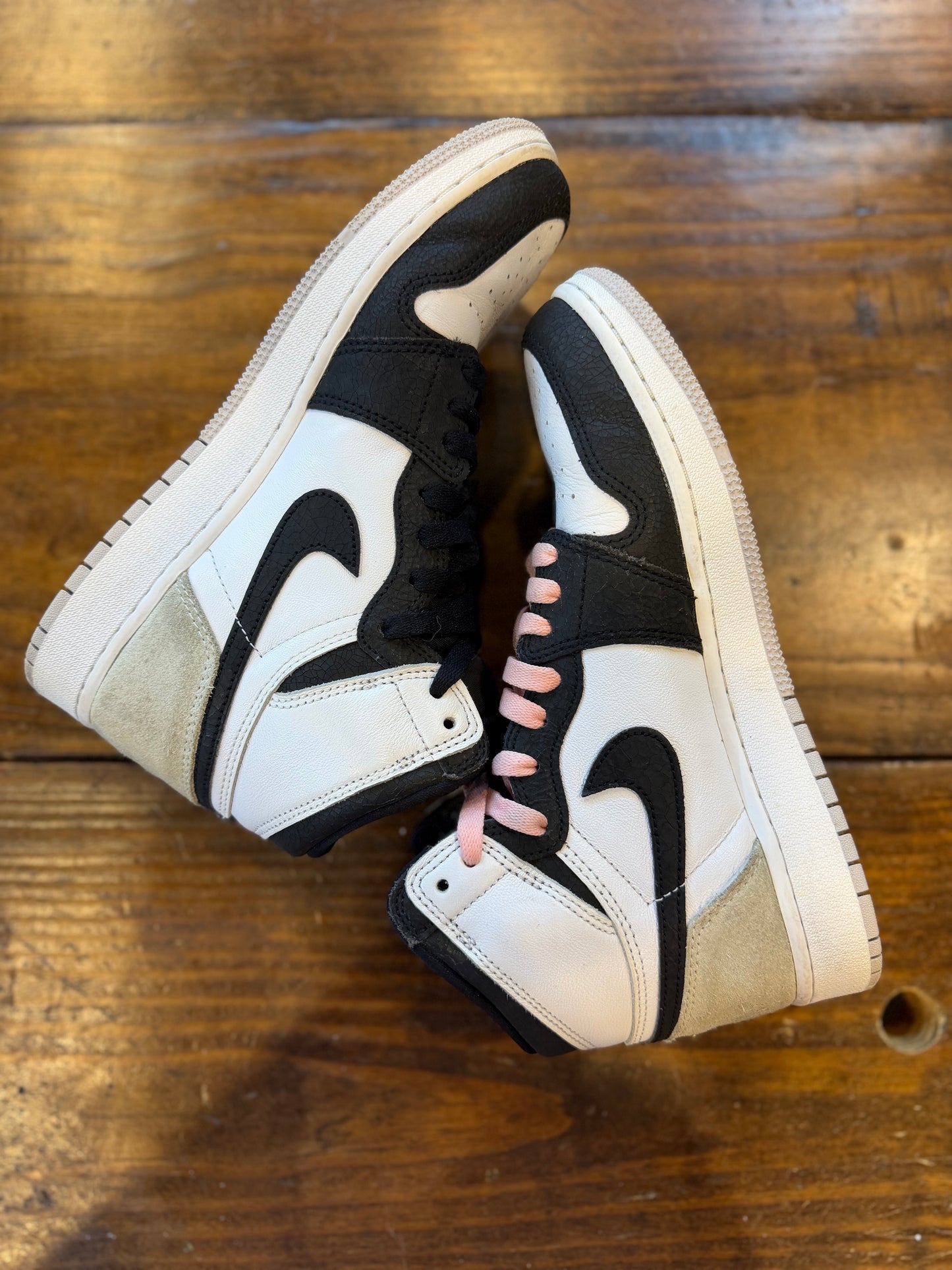 Jordan 1 Retro High OG Bleached Coral (GS) PRE-OWNED