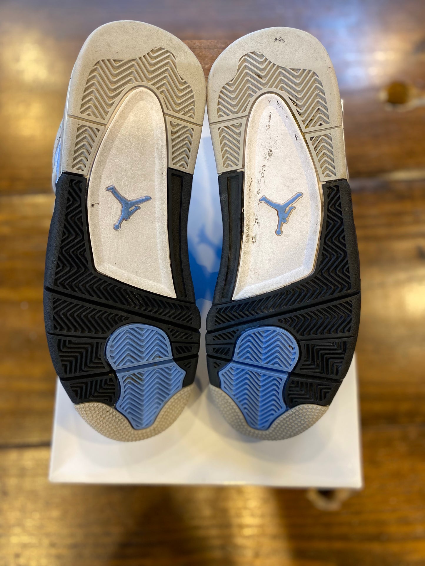 Jordan 4 Retro University Blue PRE-OWNED