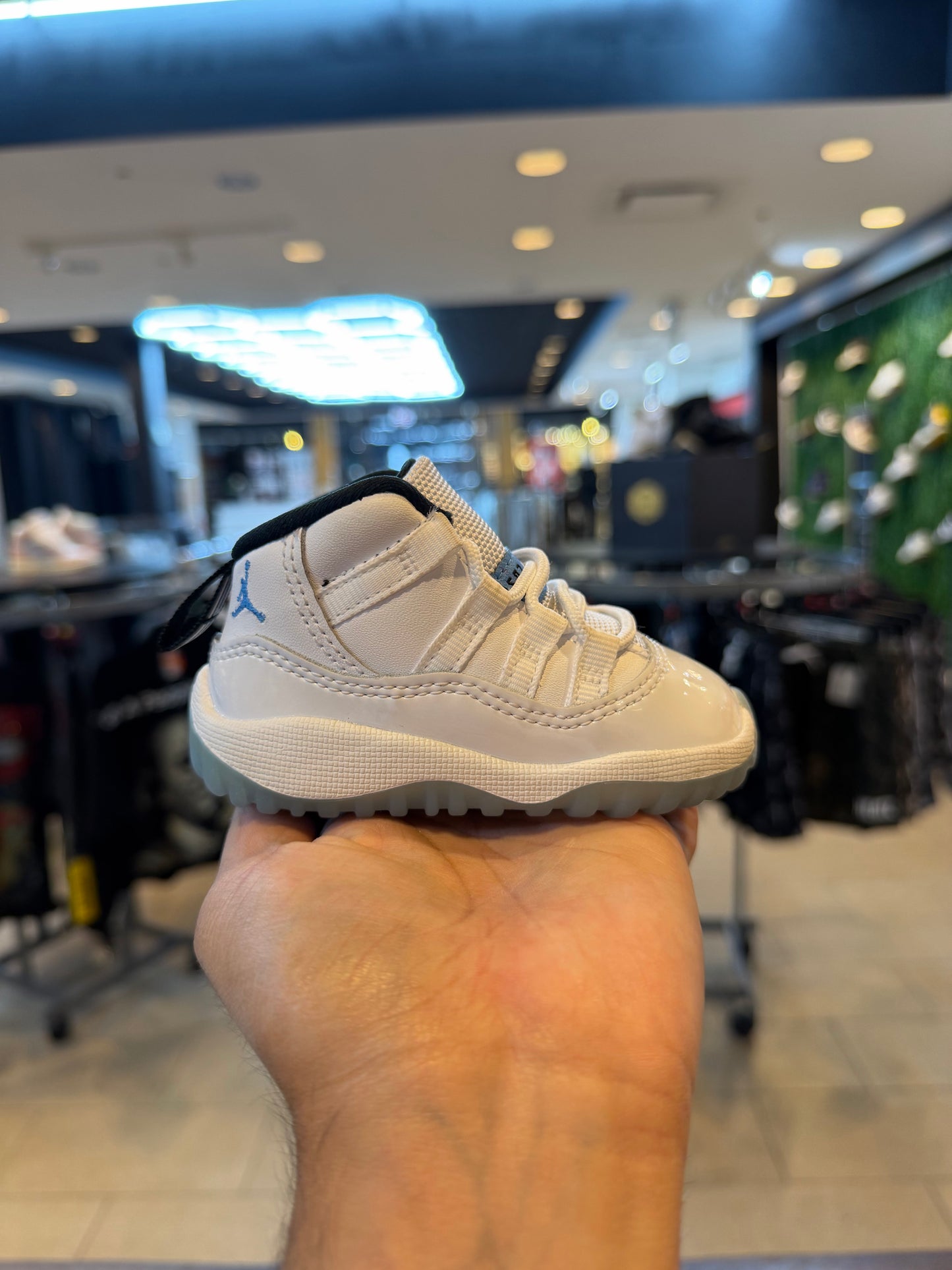 Jordan 11 Retro Legend Blue (2024) (TD) PRE-OWNED