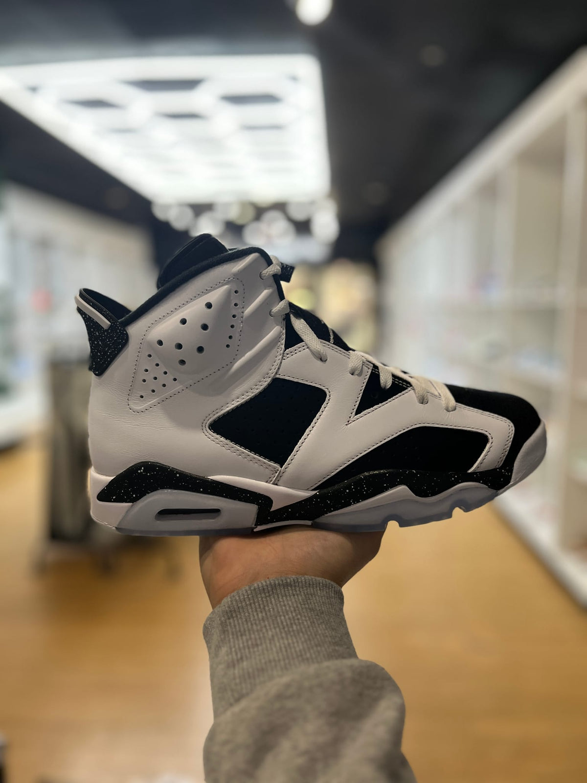 Jordan 6 Retro Oreo (2026) PRE-OWNED