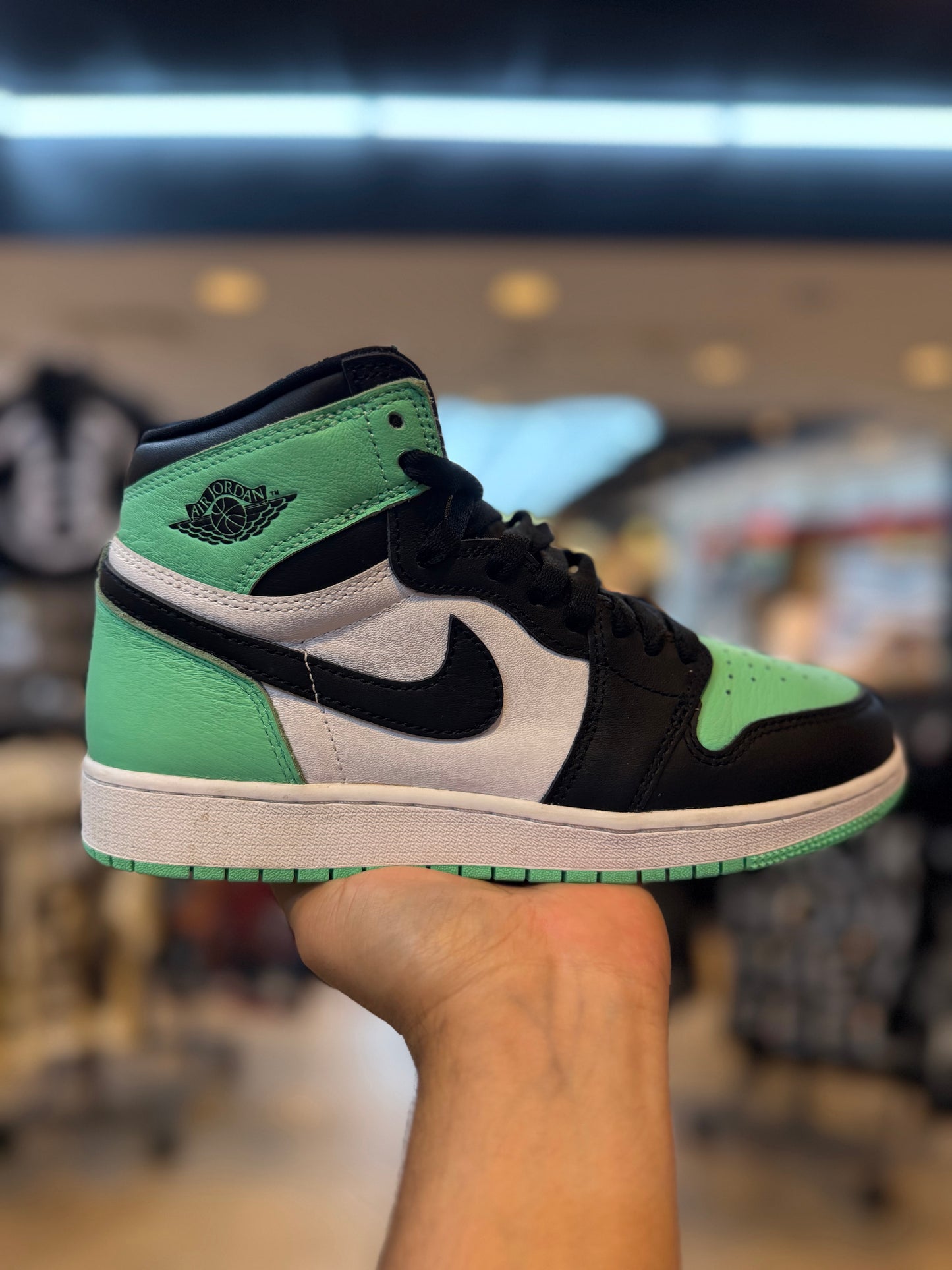 Jordan 1 Retro High OG Green Glow (GS) PRE-OWNED