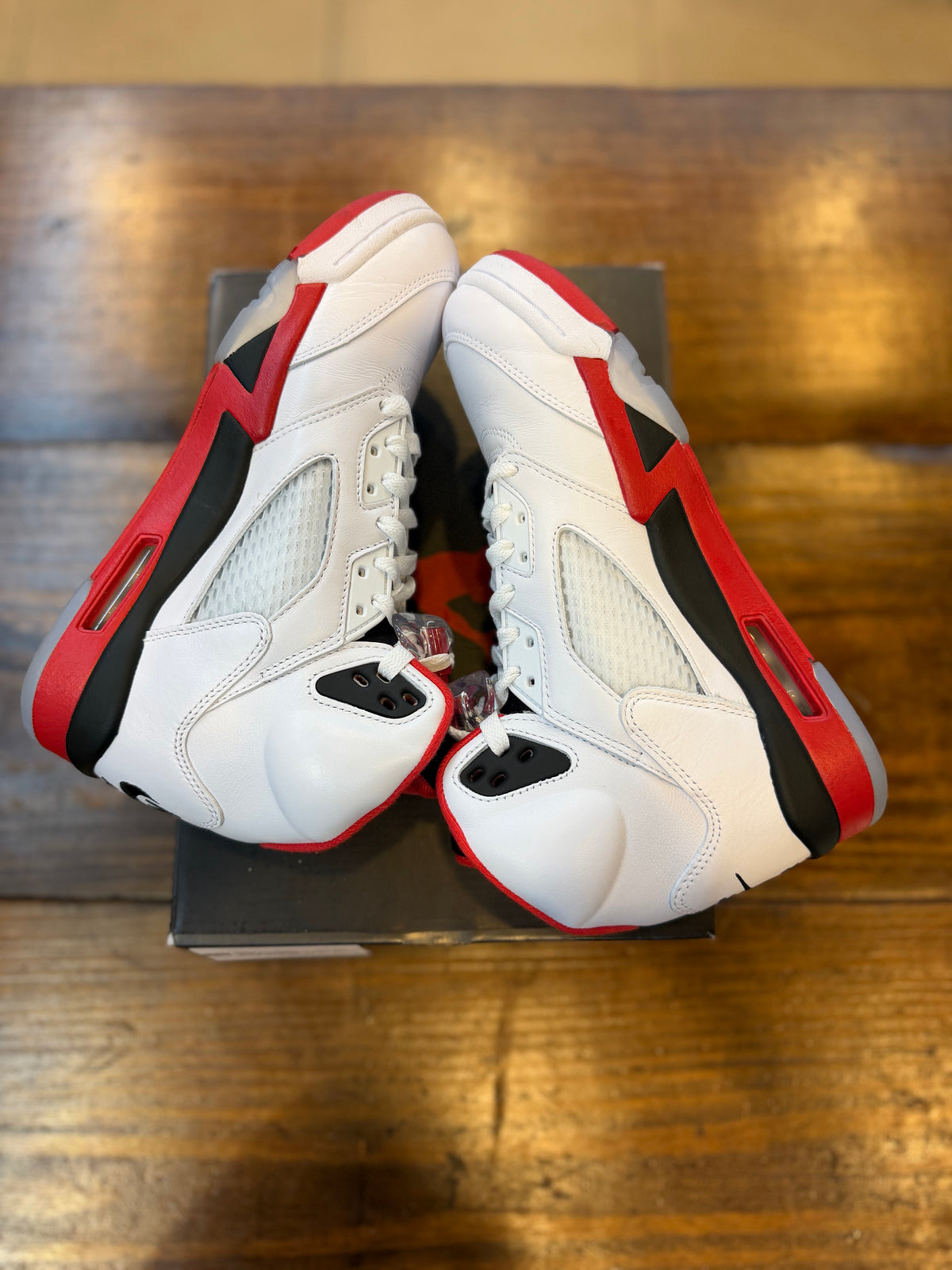 Jordan 5 Retro Fire Red Black Tongue (2025) PRE-OWNED