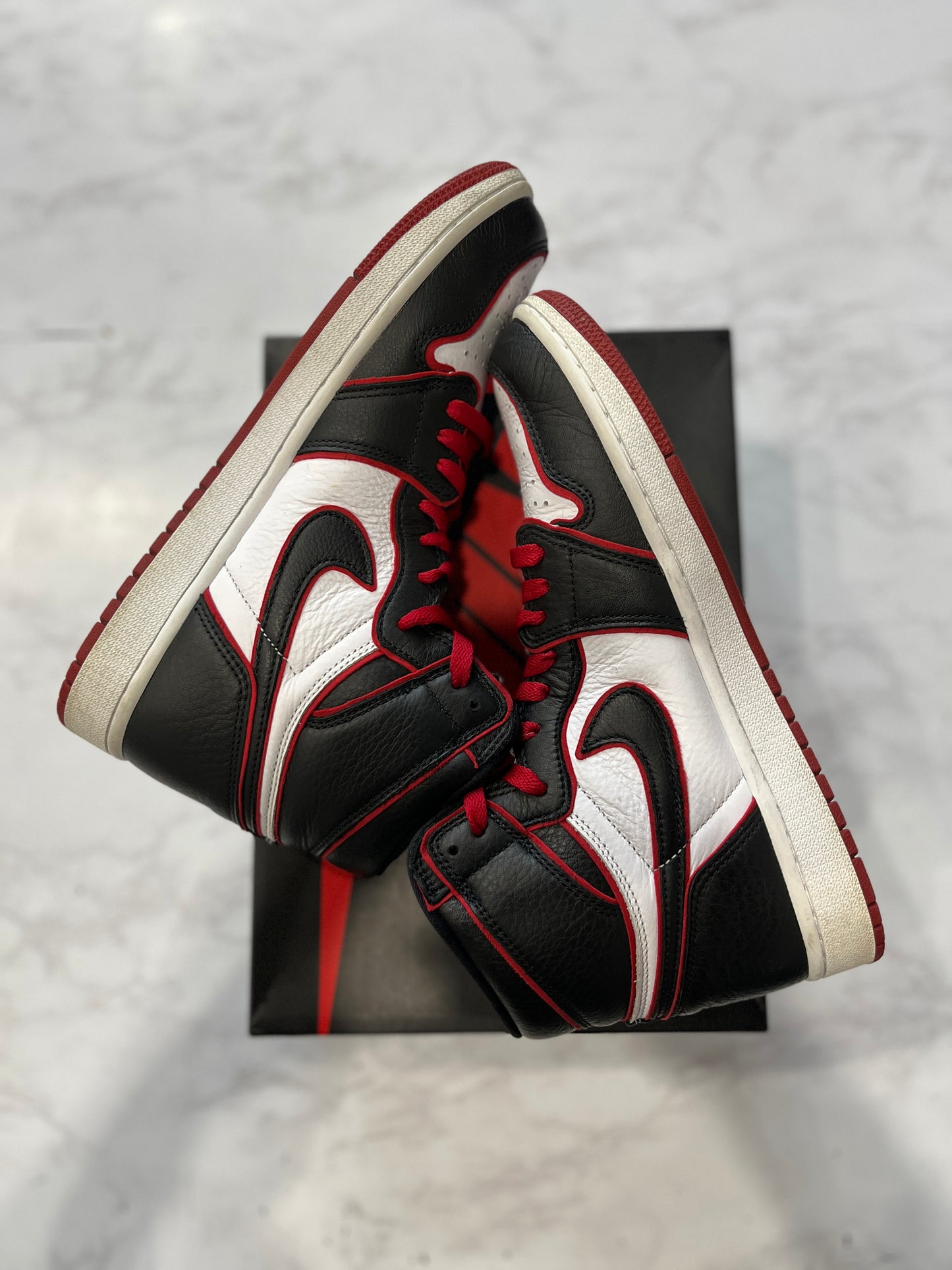 Jordan 1 Retro High Bloodline PRE-OWNED