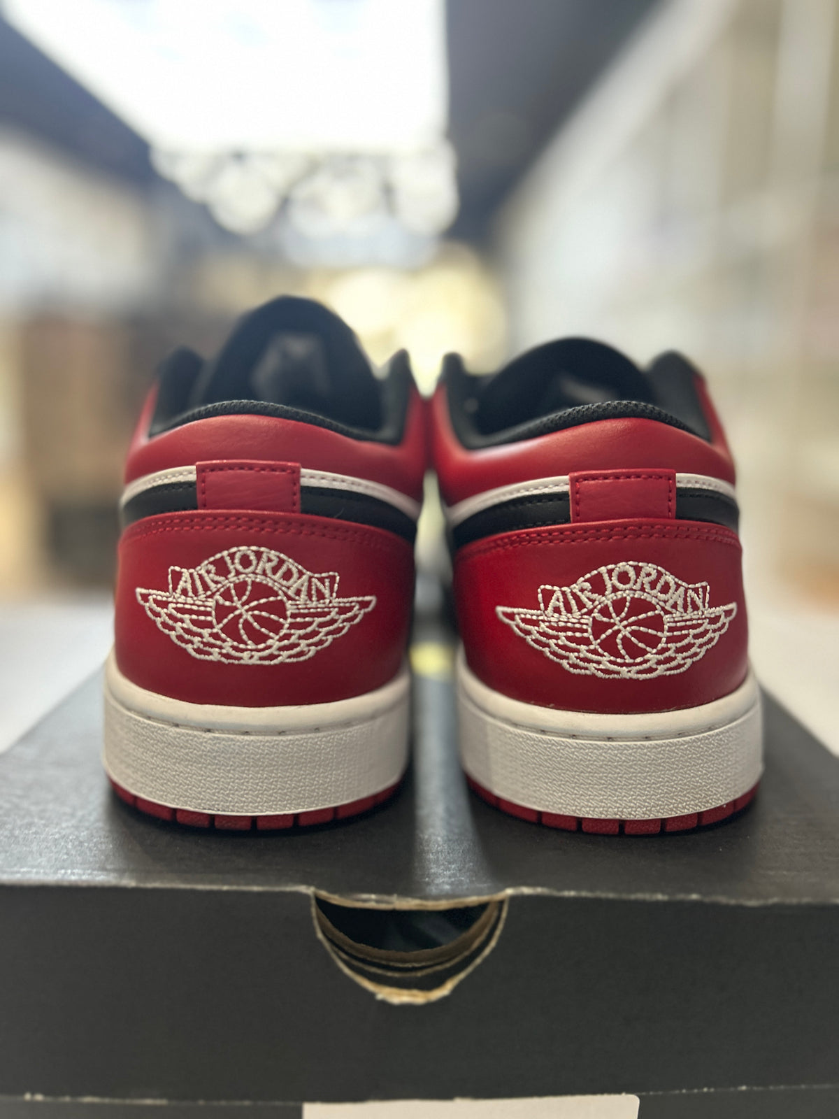 Jordan 1 Low Bred Toe PRE-OWNED