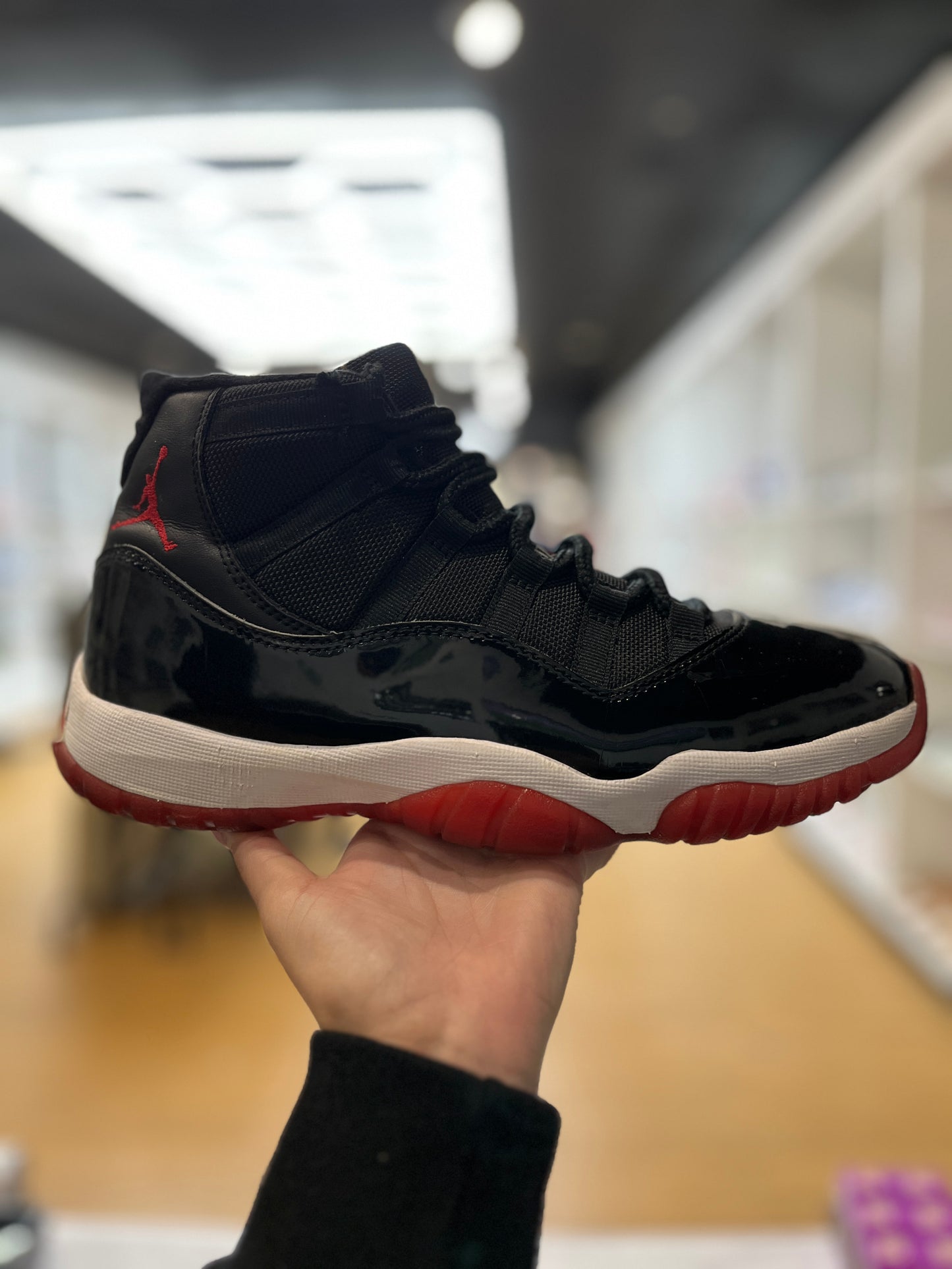 Jordan 11 Retro Playoffs Bred (2019) PRE-OWNED