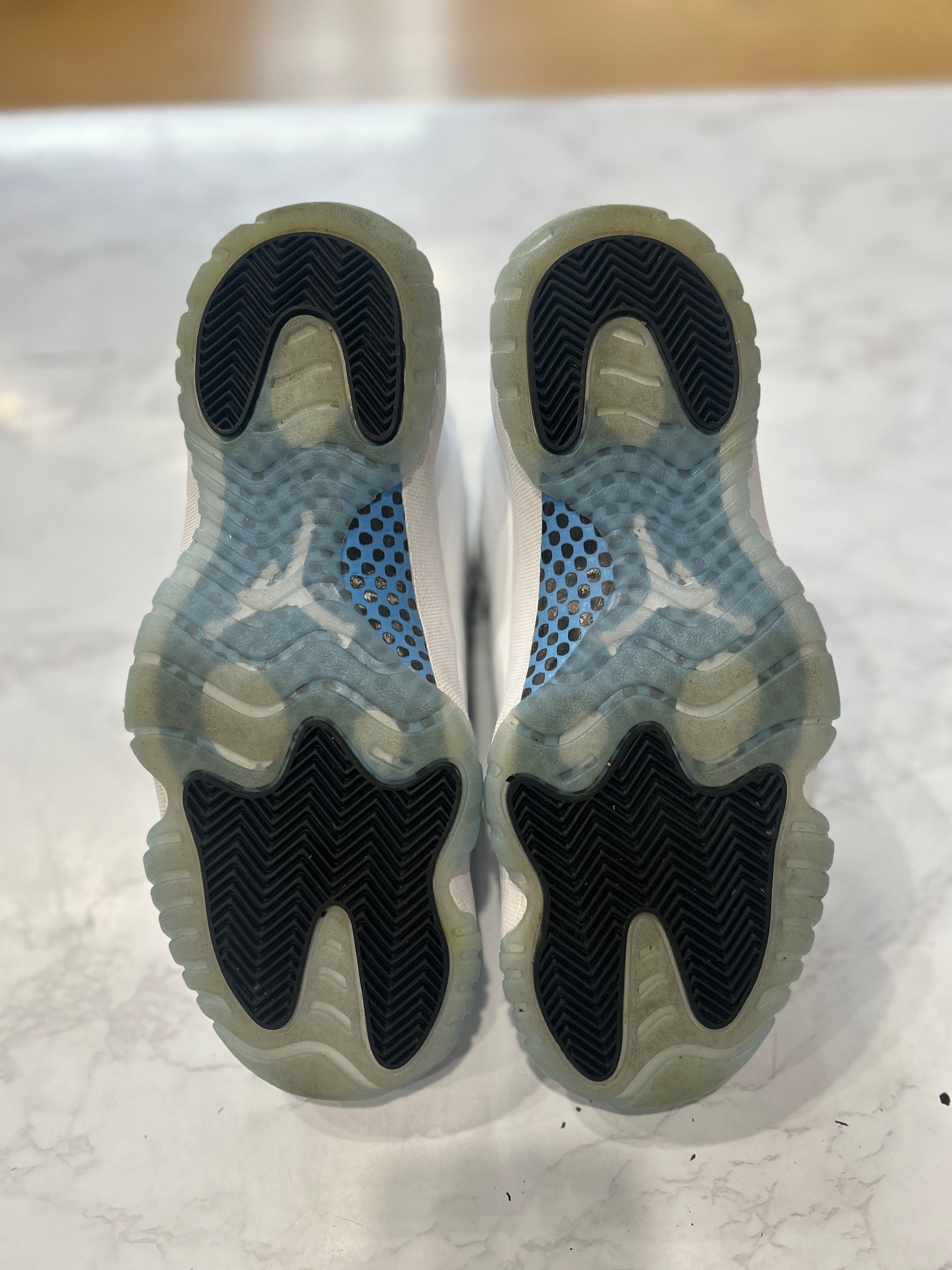 Jordan 11 Retro Legend Blue (2024) PRE-OWNED
