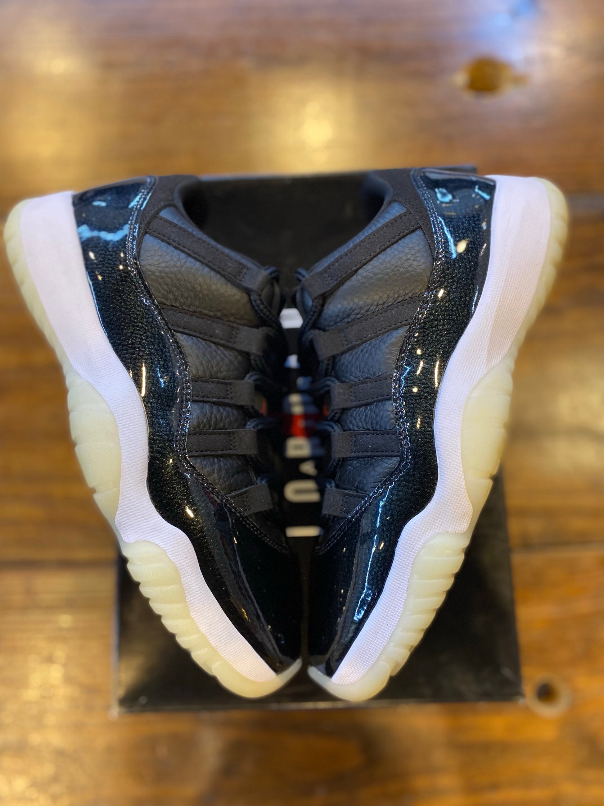 Jordan 11 Retro Low 72-10 PRE-OWNED