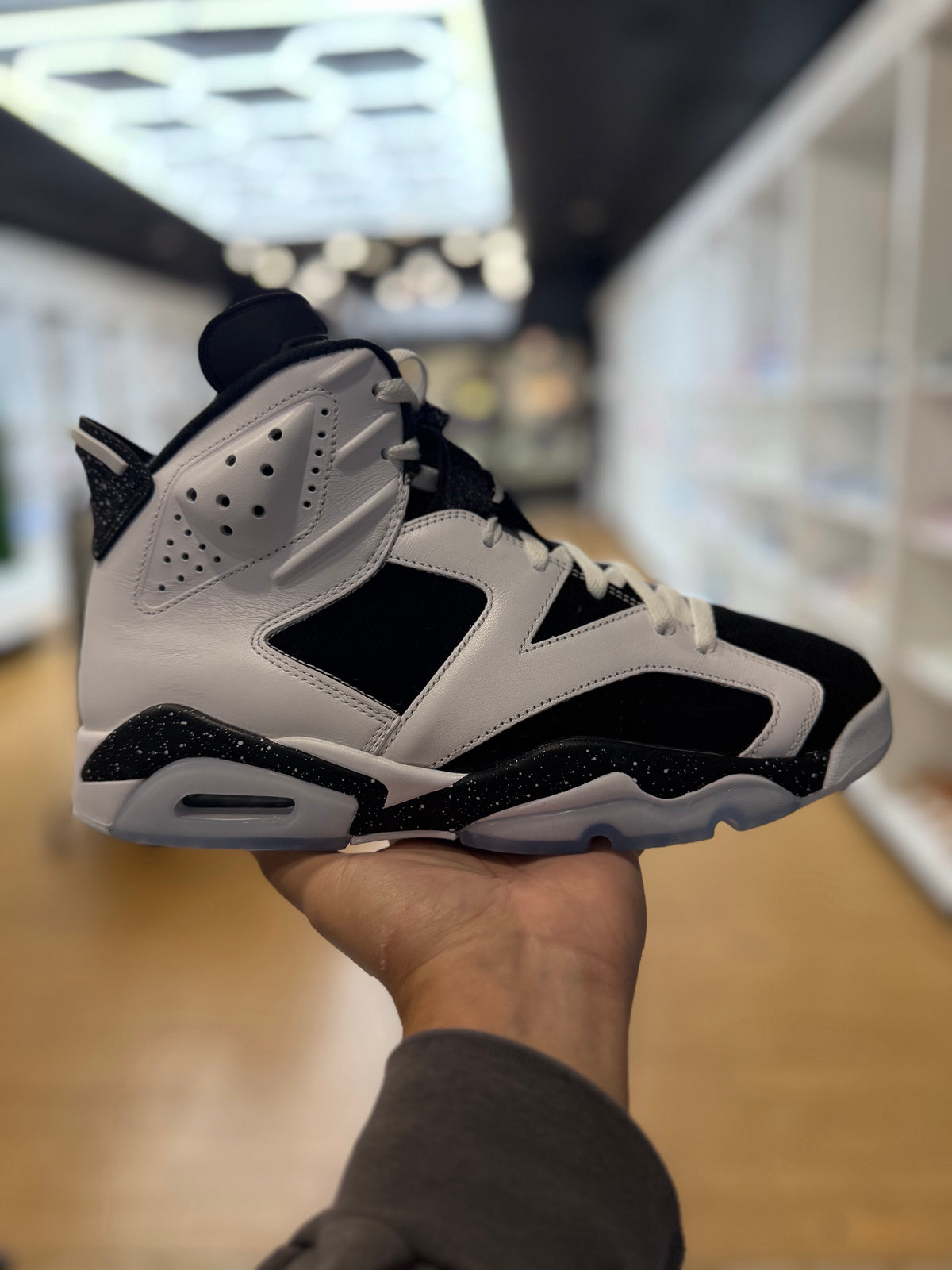 Jordan 6 Retro Oreo (2026) PRE-OWNED